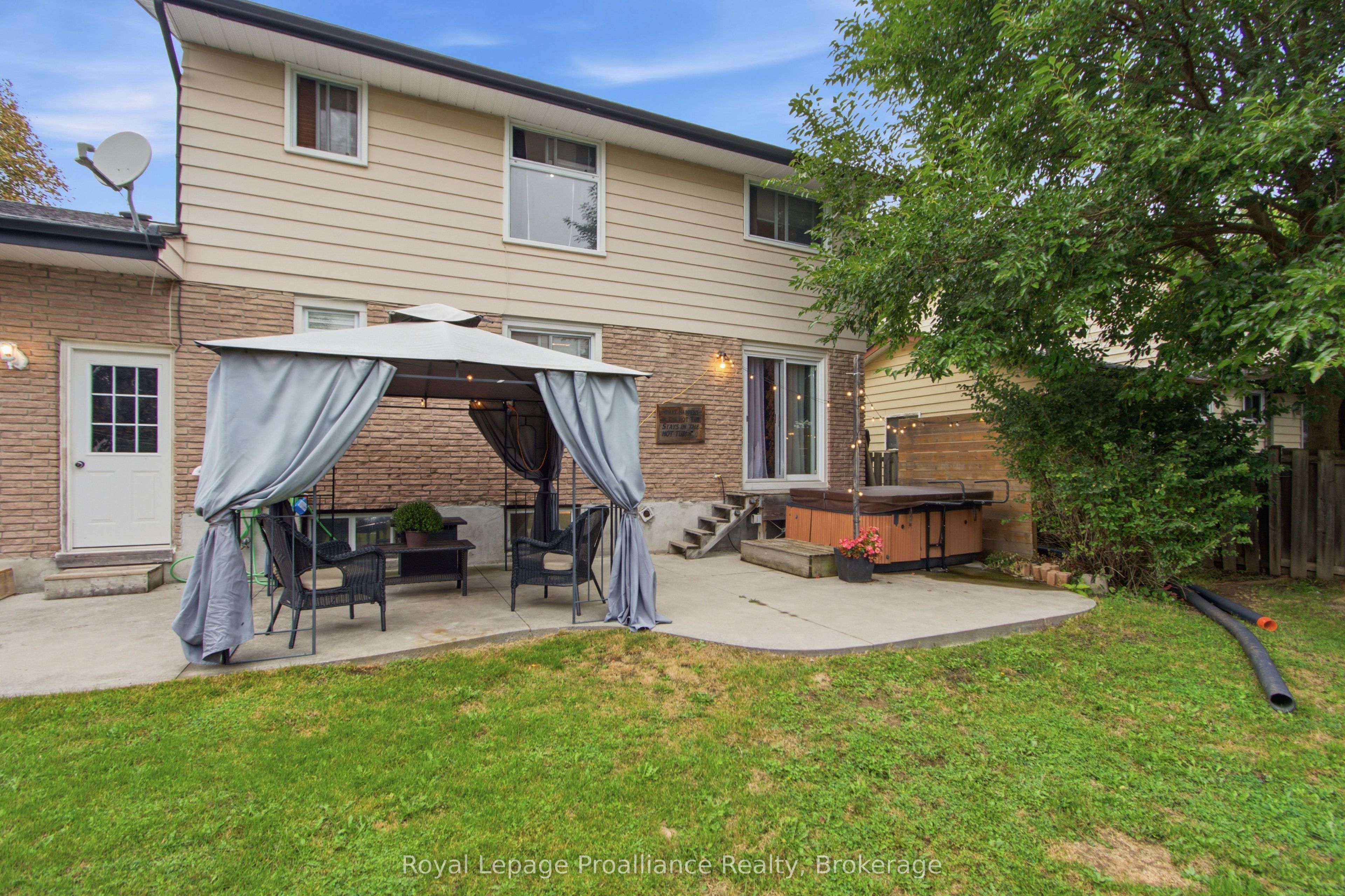 12 O'neil Crescent Property Photo 8