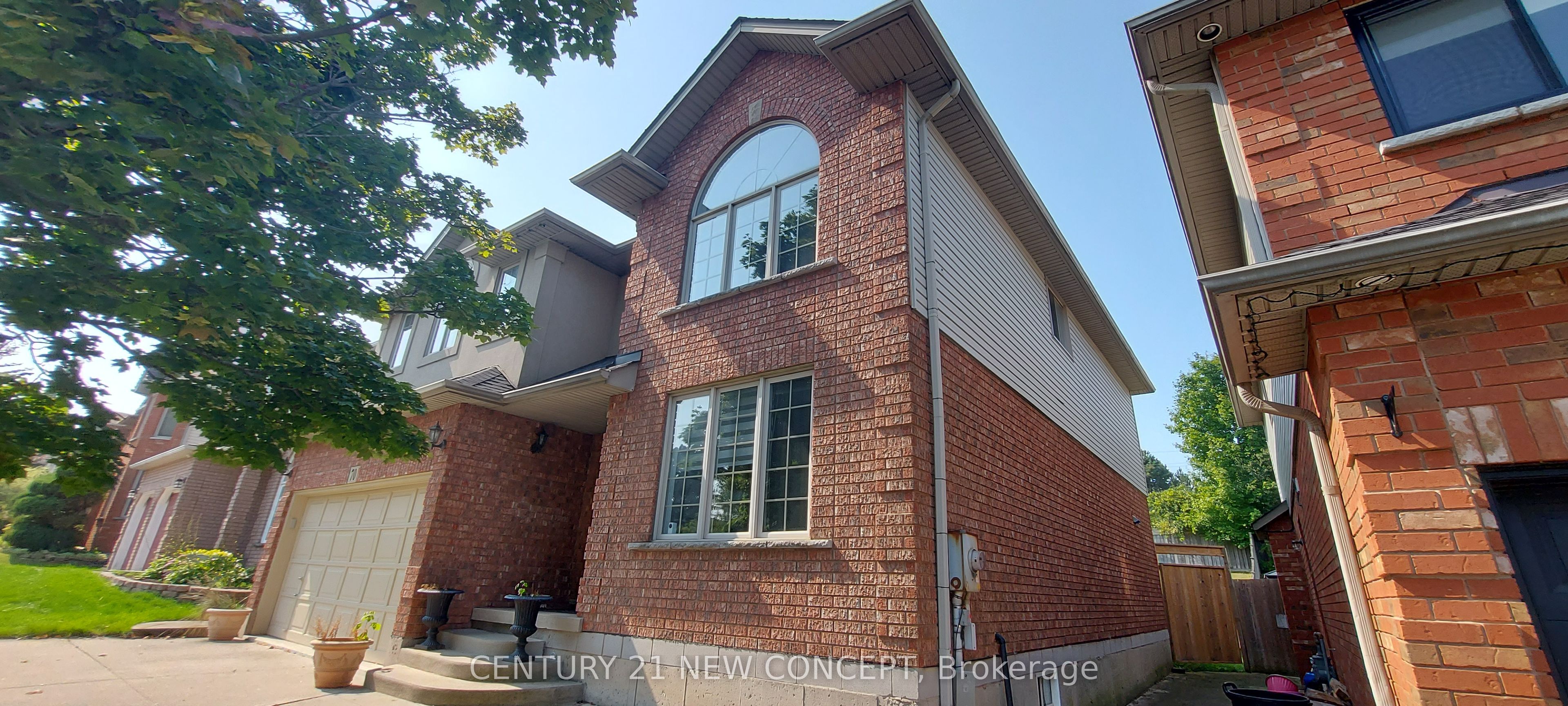 70 Cabriolet Crescent Property Photo 1
