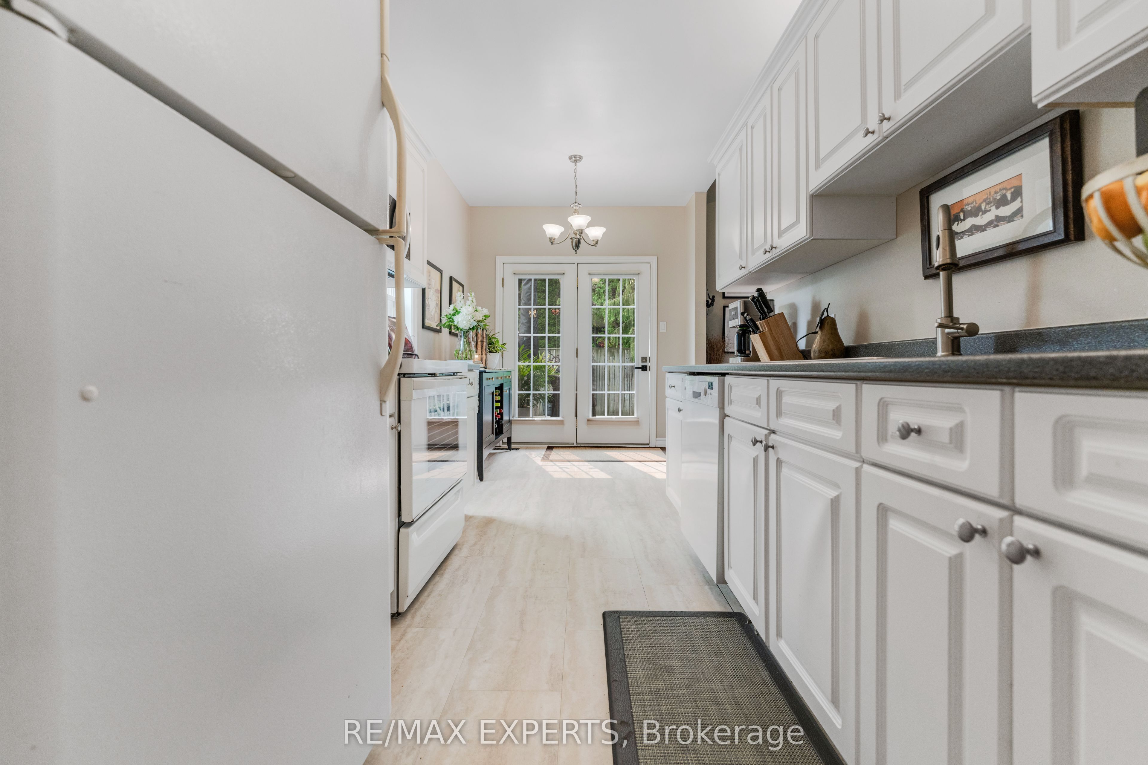 608 Simcoe Street 19 Property Photo 10