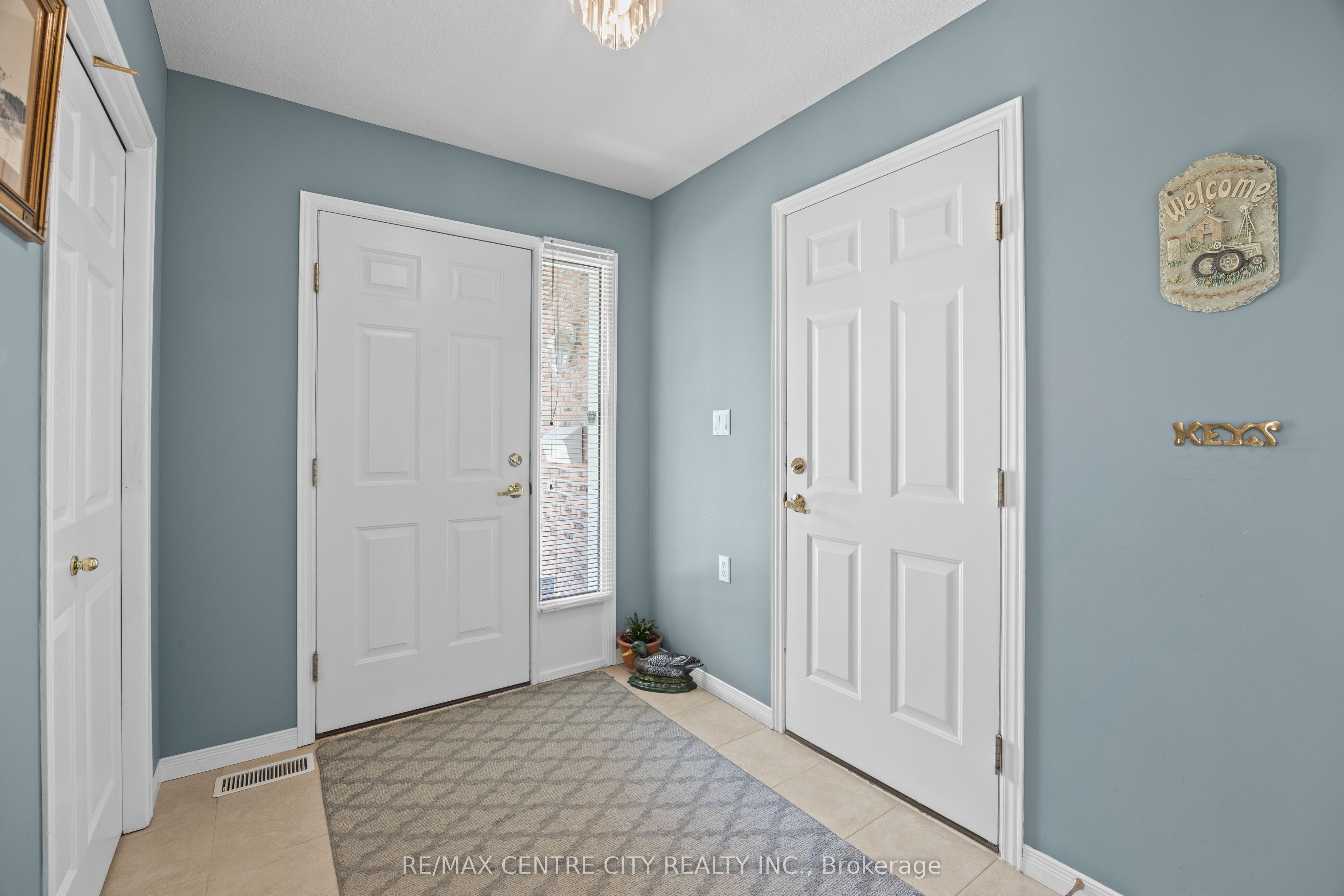 33 Ilderbrook Circle Property Photo 3