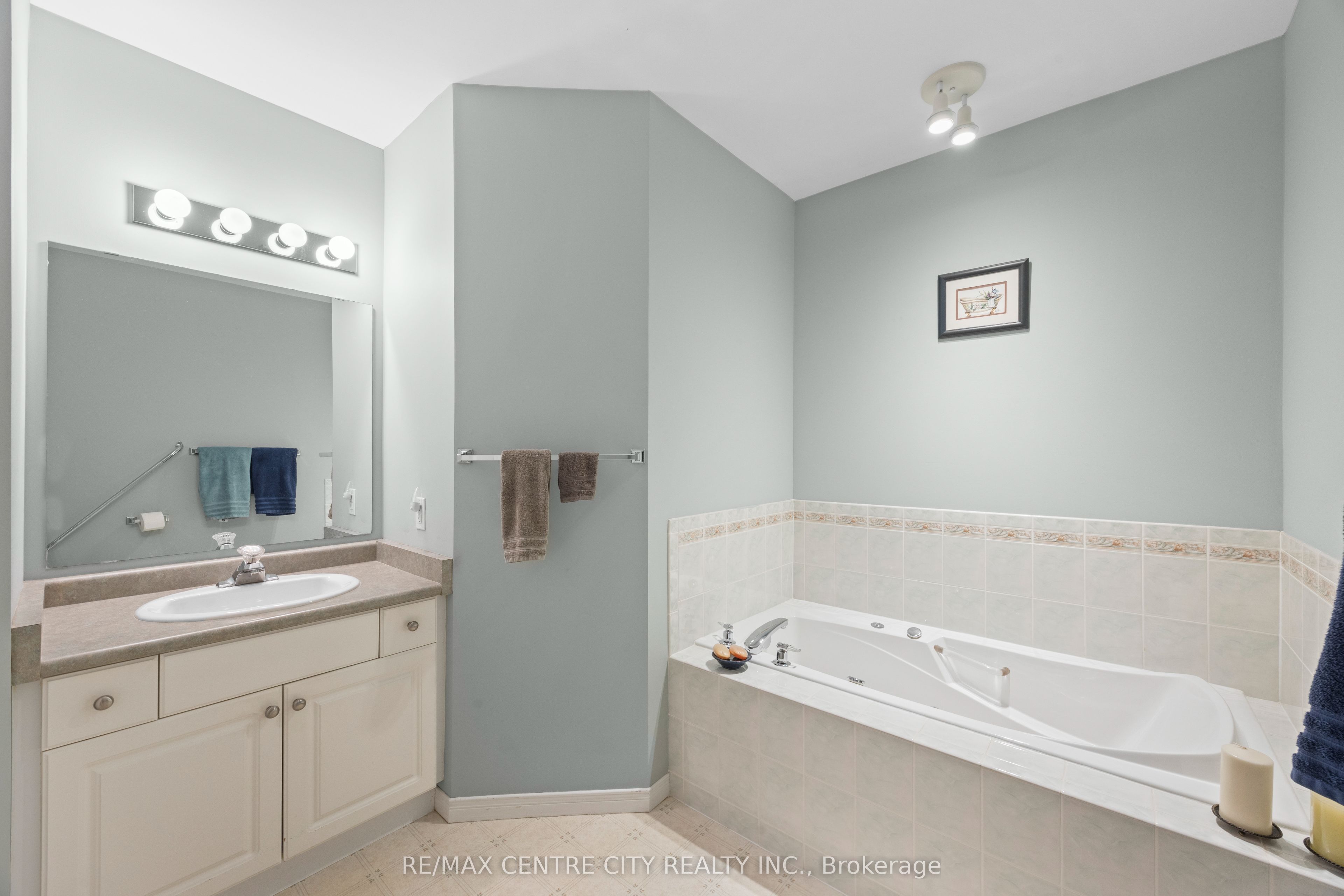 33 Ilderbrook Circle Property Photo 15