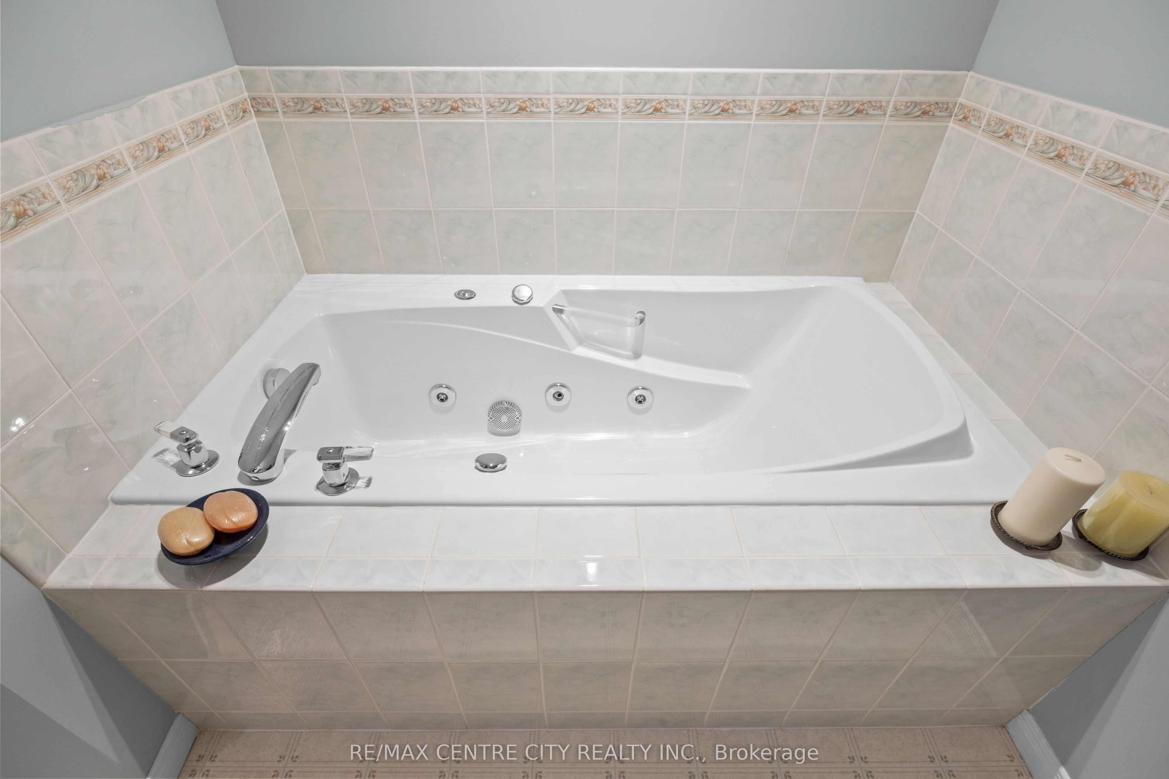 33 Ilderbrook Circle Property Photo 16