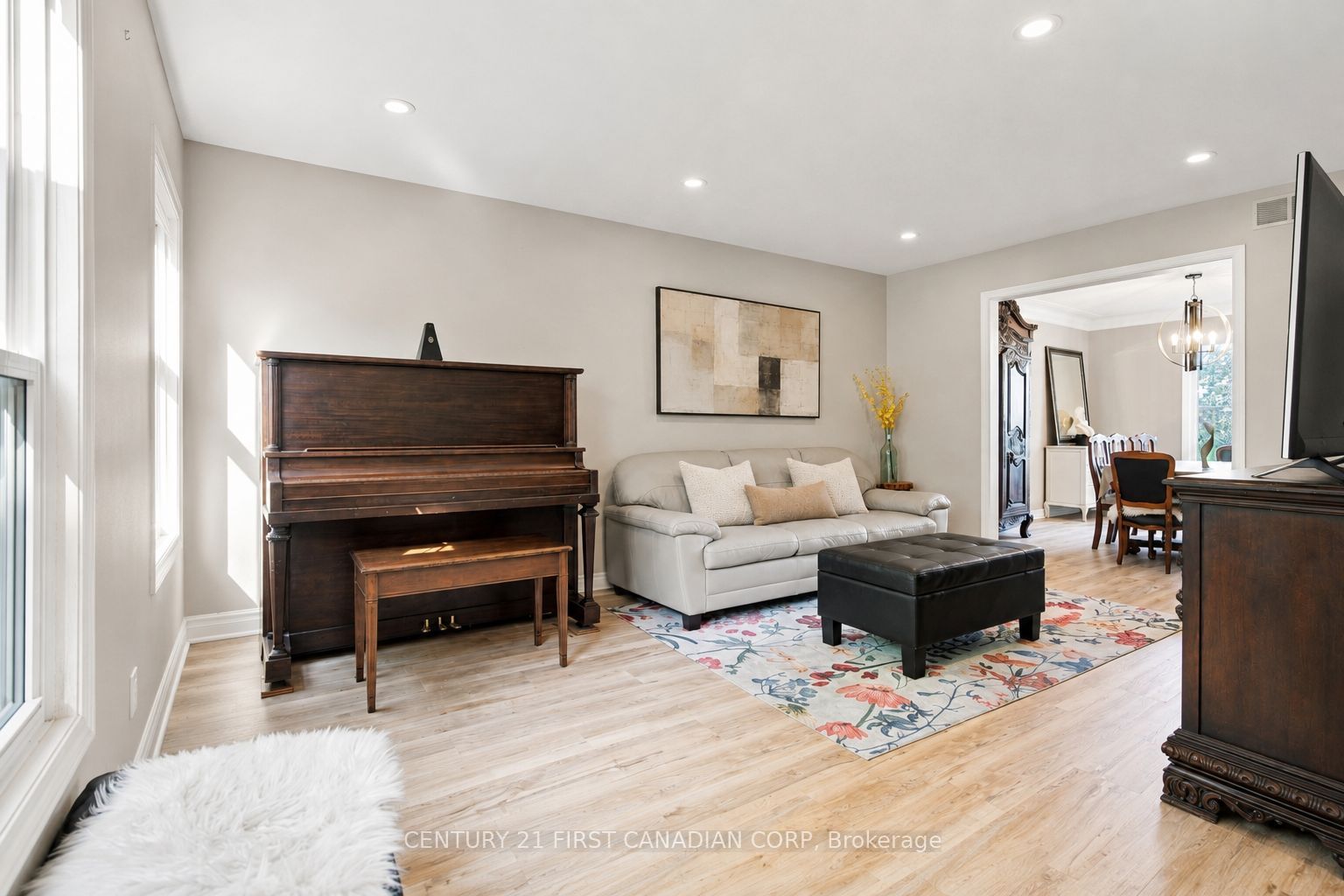 199 Somerset Crescent Property Photo 7