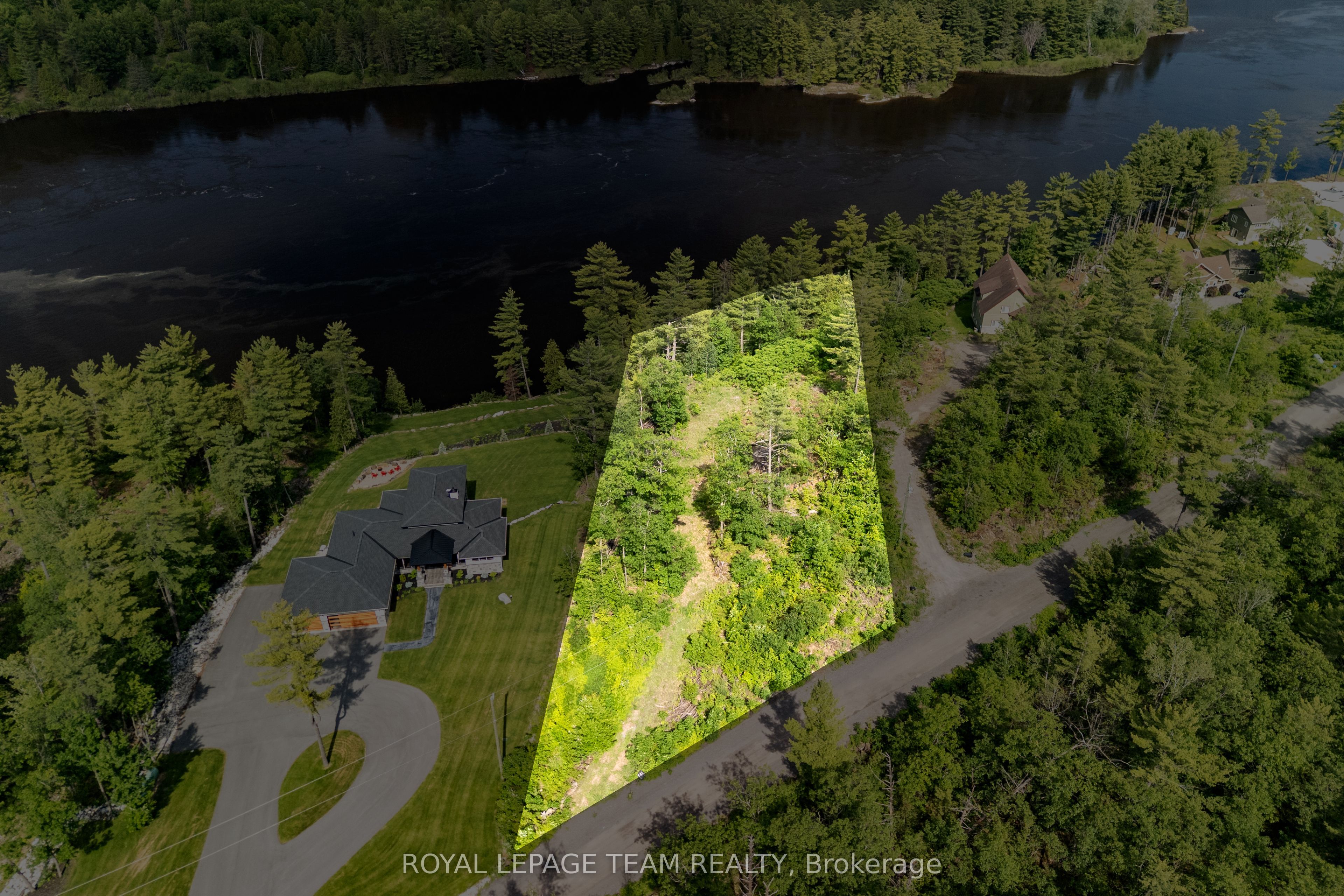 77 Carriage Landing Drive Property Photo 3