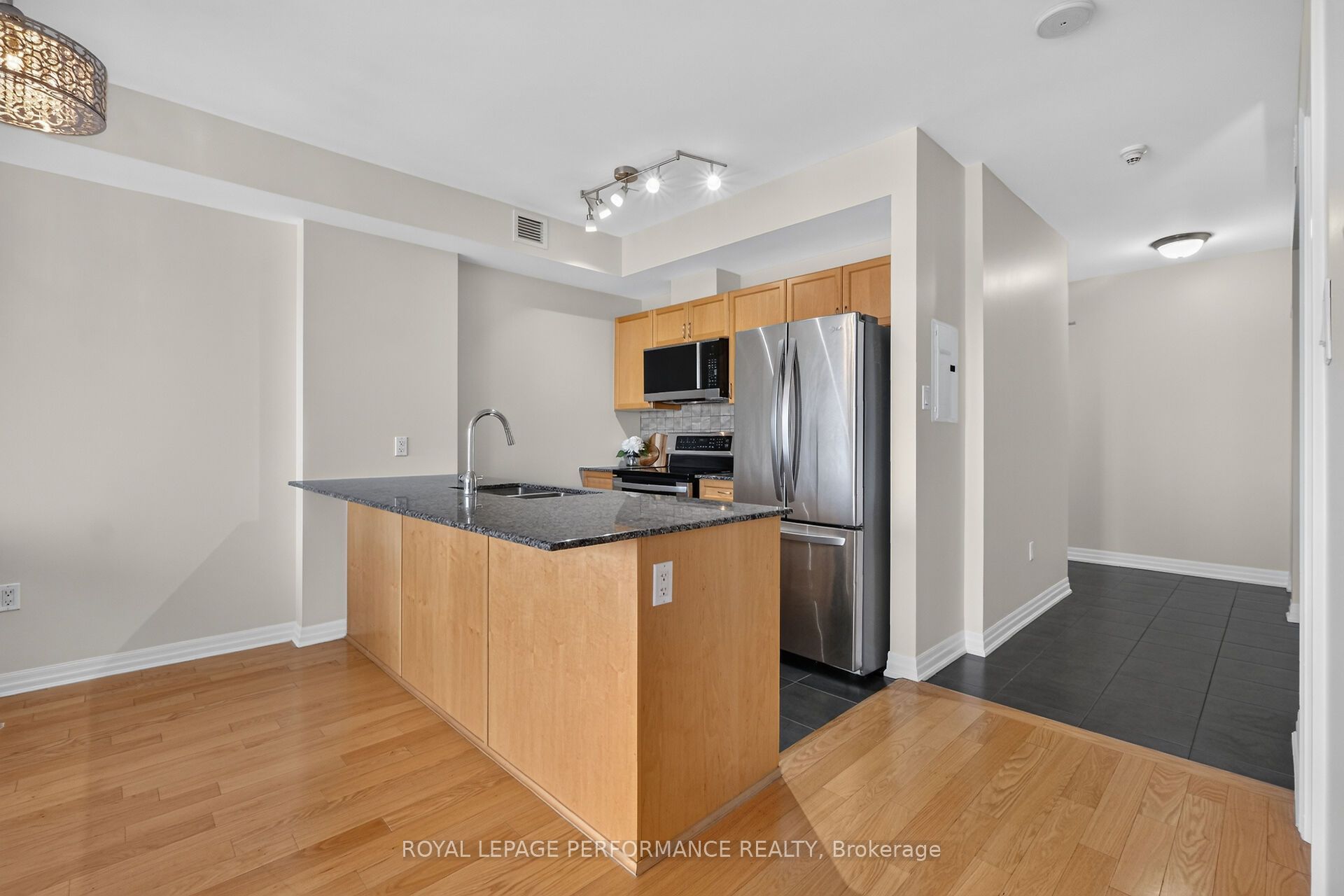 90 Landry Street 1606 Property Photo 10