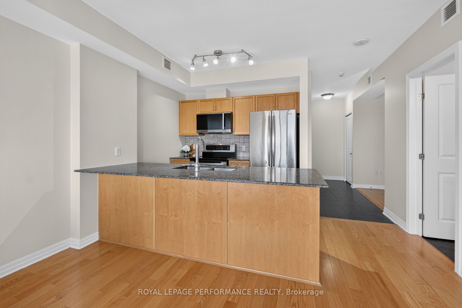 90 Landry Street 1606 Property Photo 11