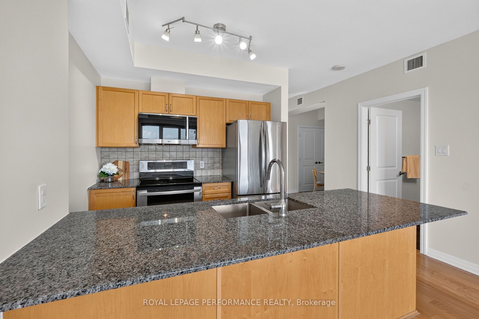 90 Landry Street 1606 Property Photo 12