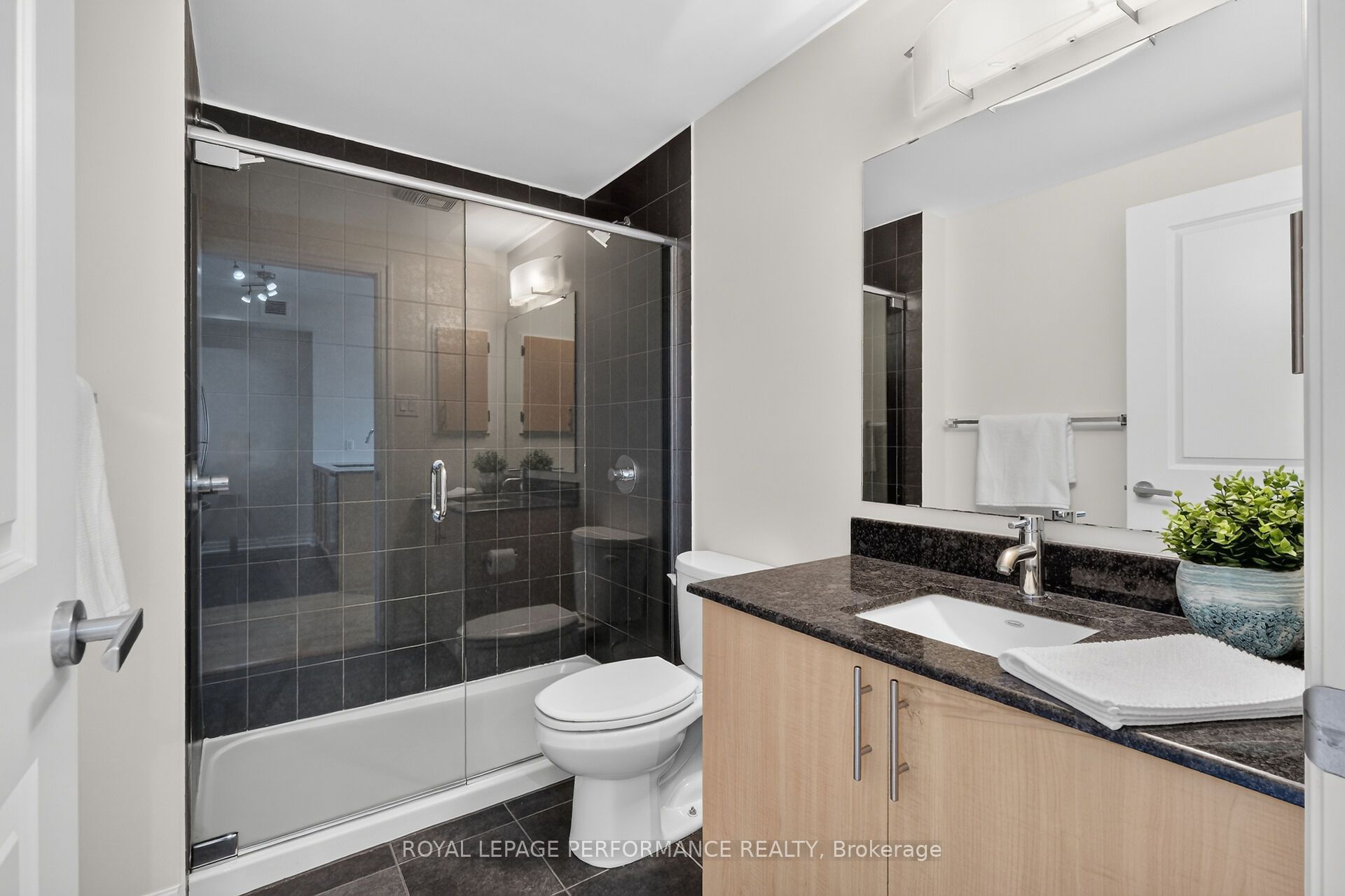 90 Landry Street 1606 Property Photo 23