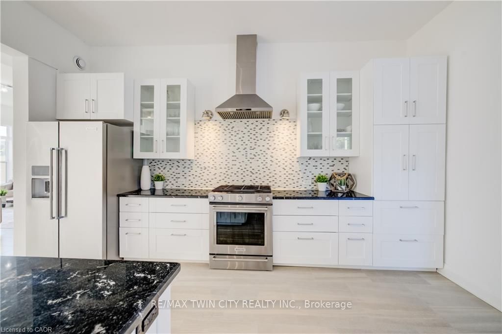 149 Woolwich Street Property Photo 8