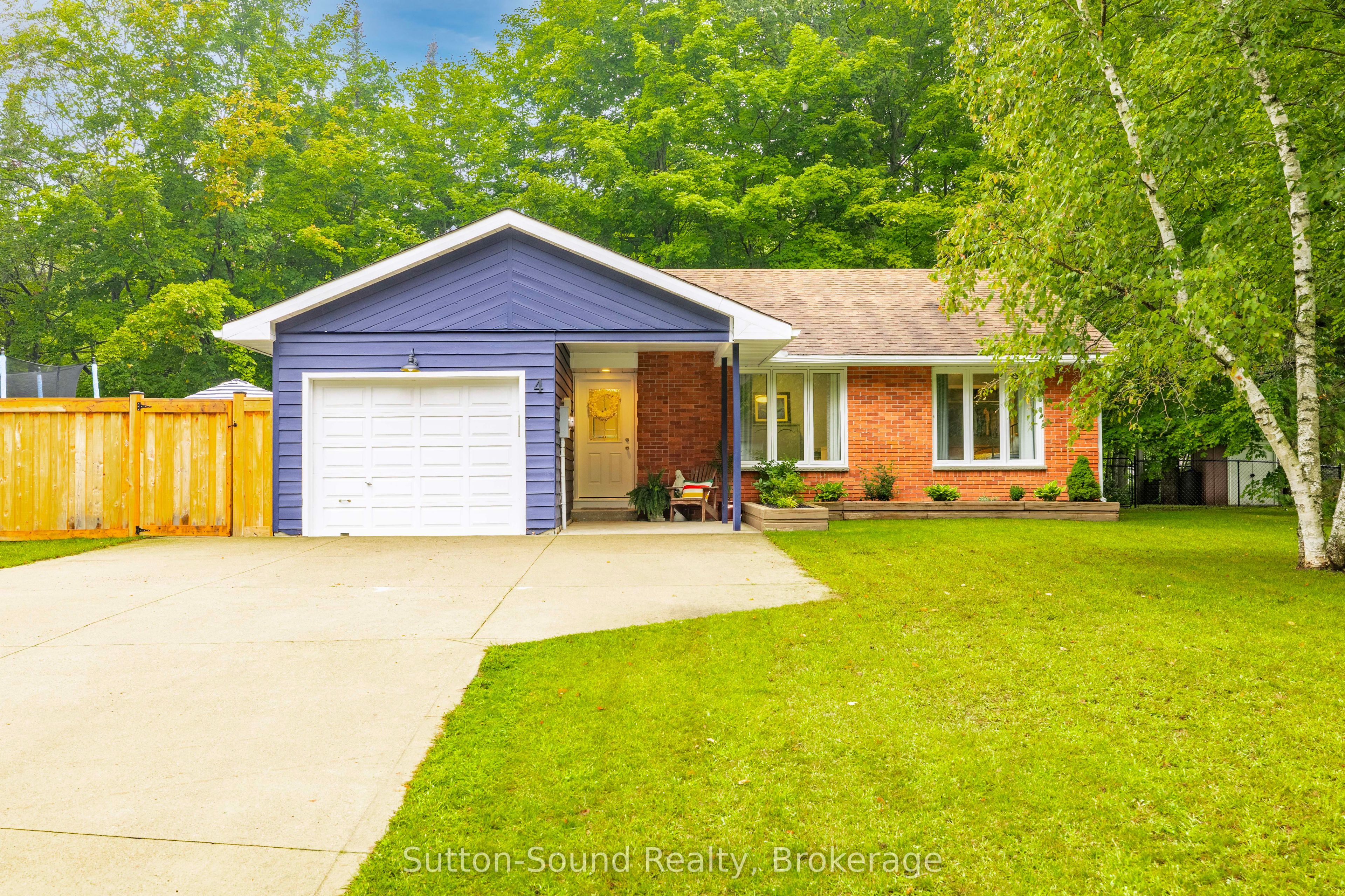 4 Maplewood Drive Property Photo 1