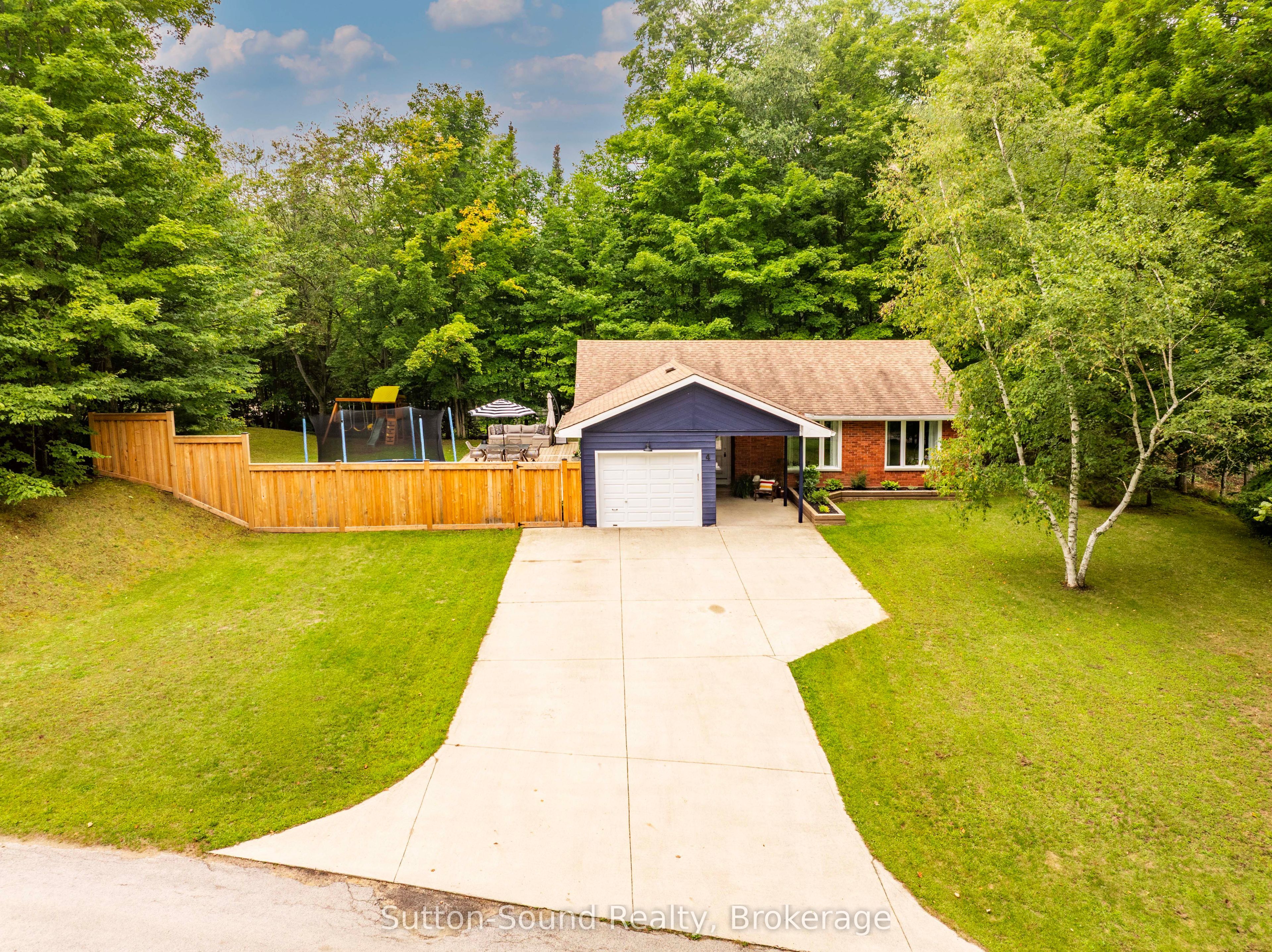 4 Maplewood Drive Property Photo 2