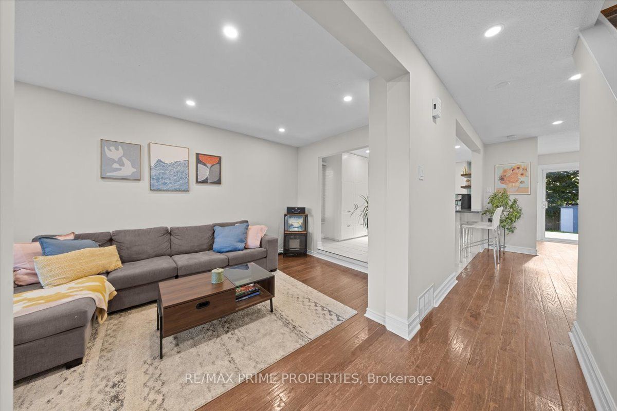 78 Fieldgate Drive Property Photo 4