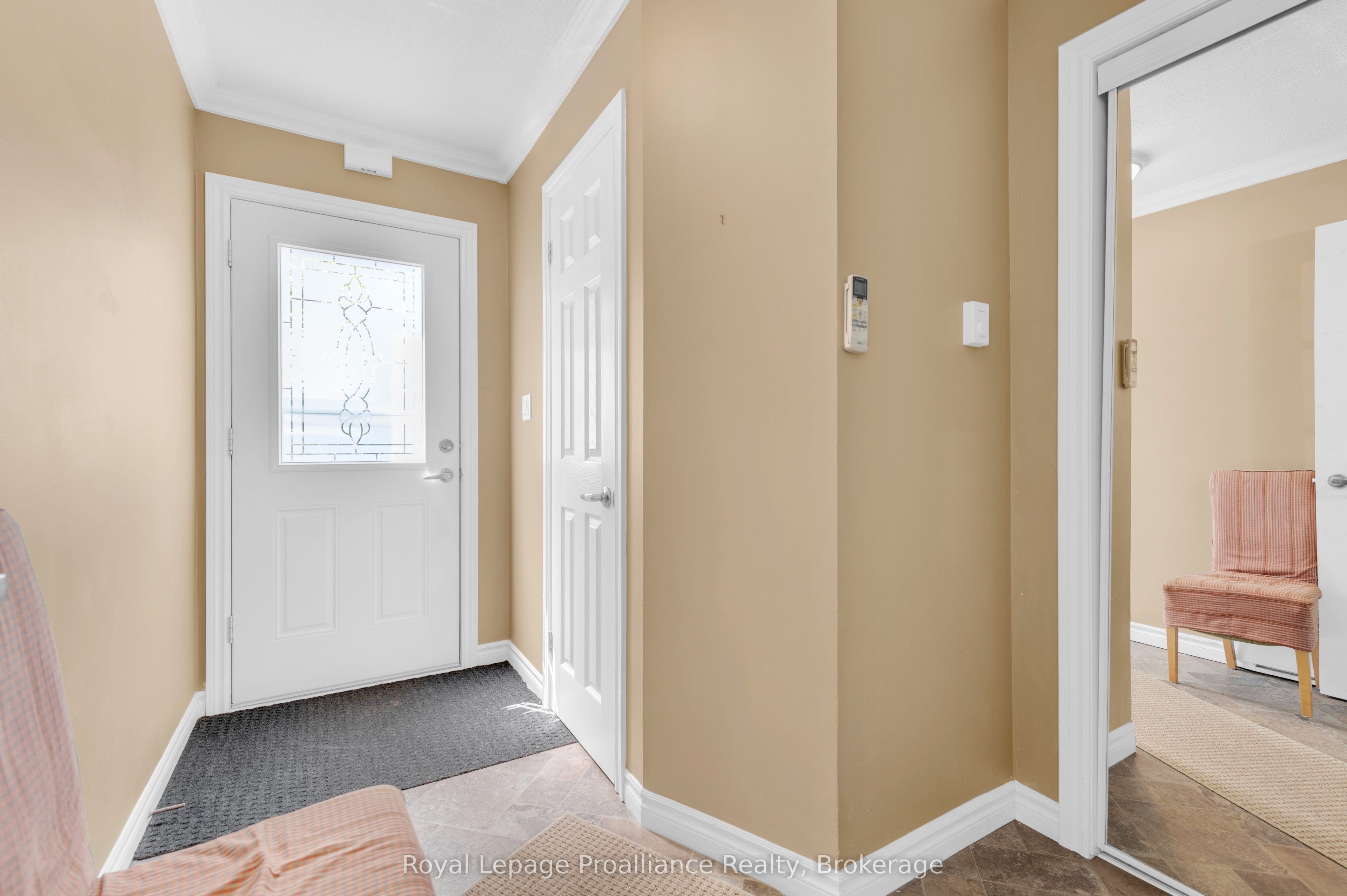 37 Young Street D Property Photo 6