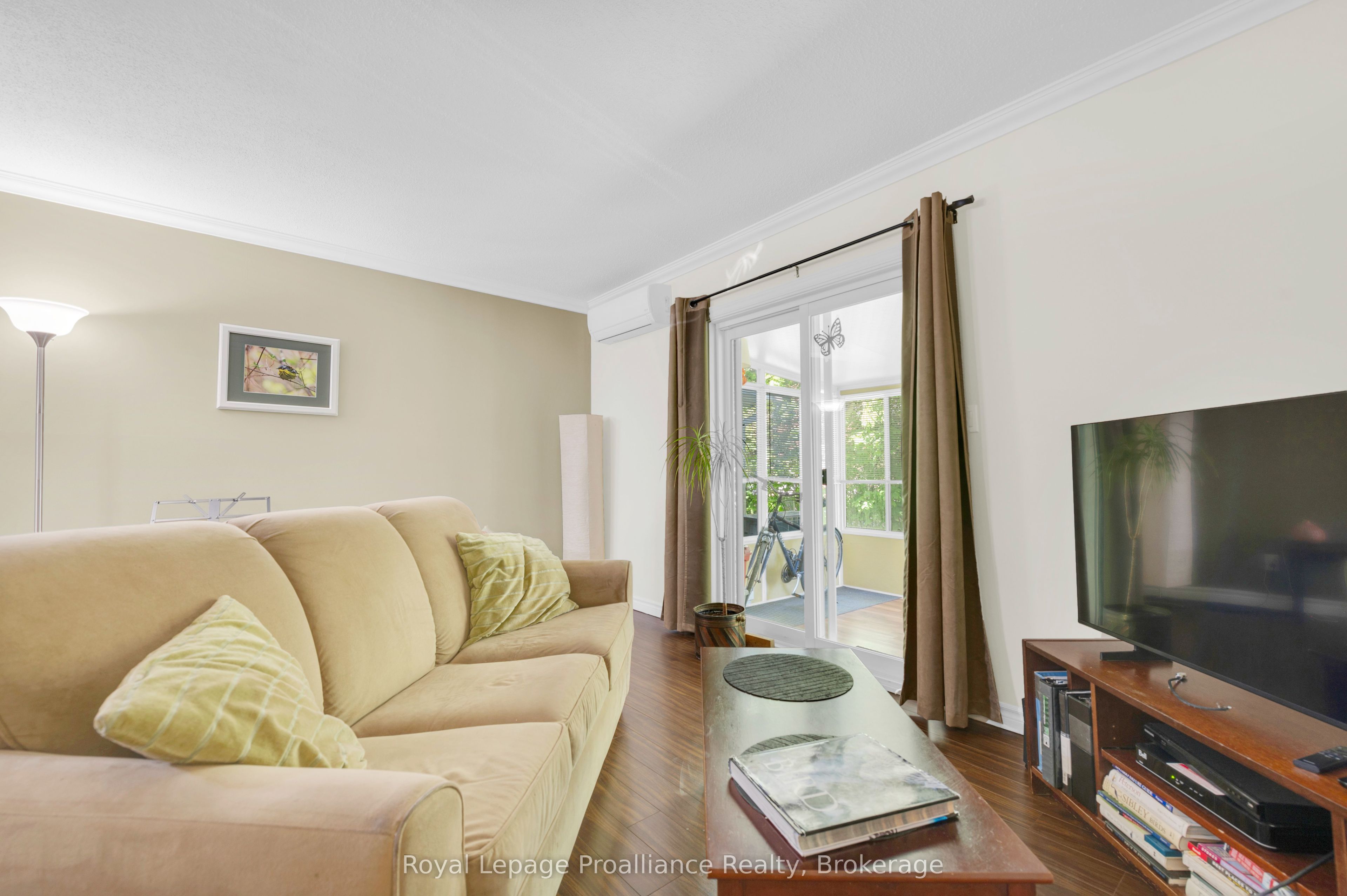 37 Young Street D Property Photo 14