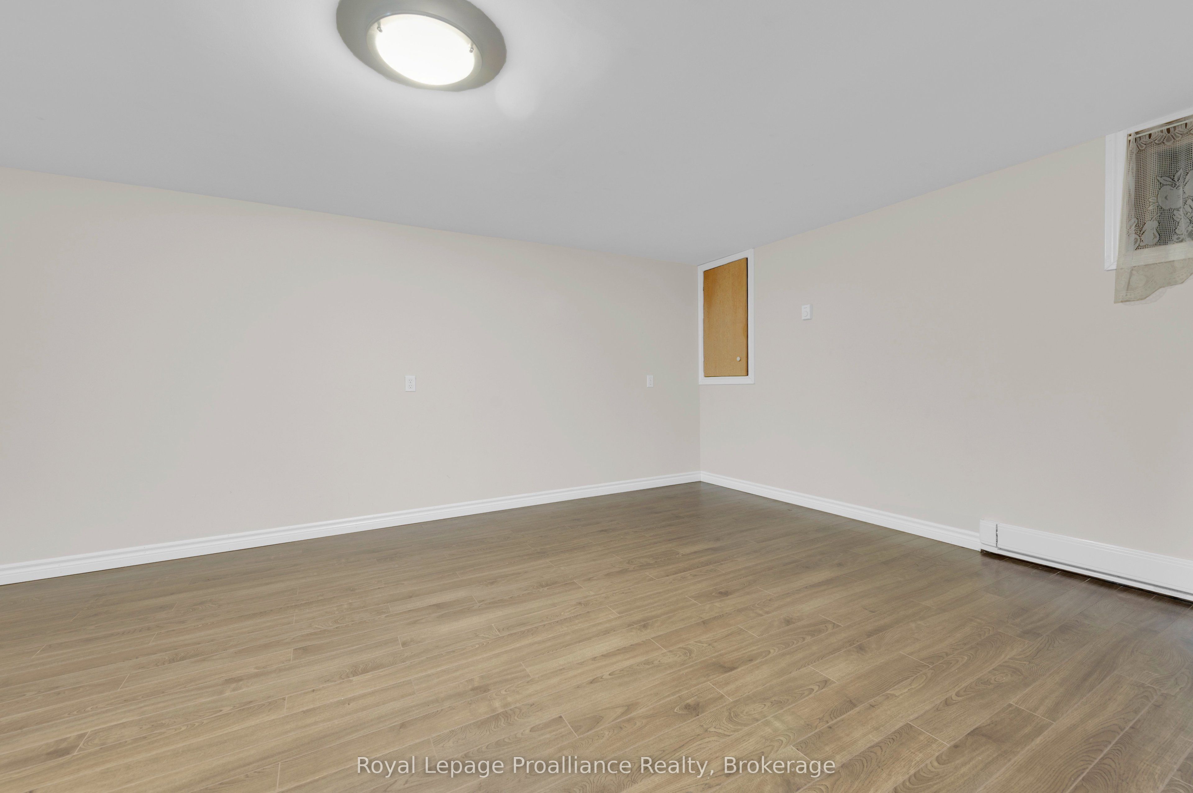37 Young Street D Property Photo 24