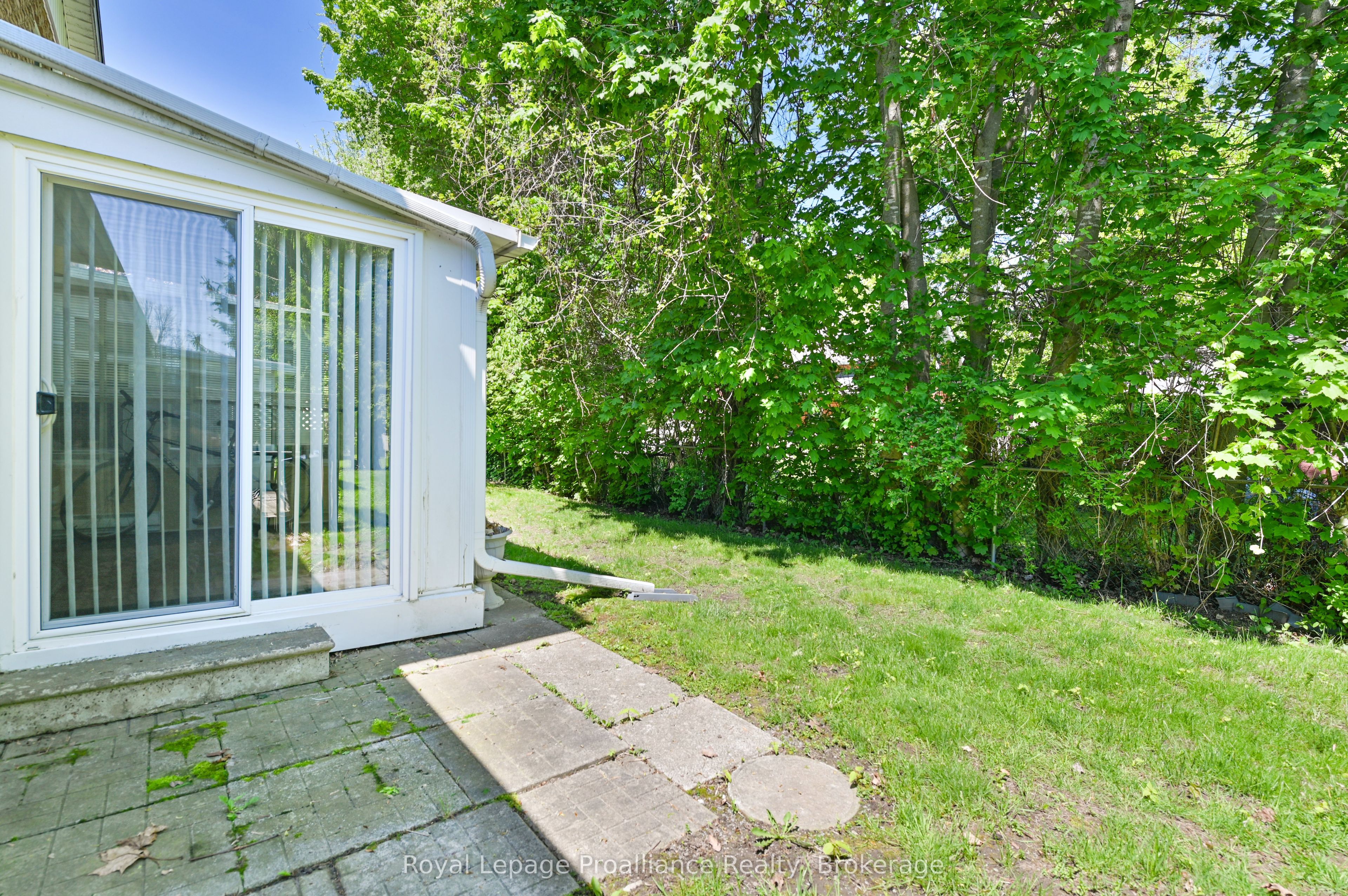 37 Young Street D Property Photo 28