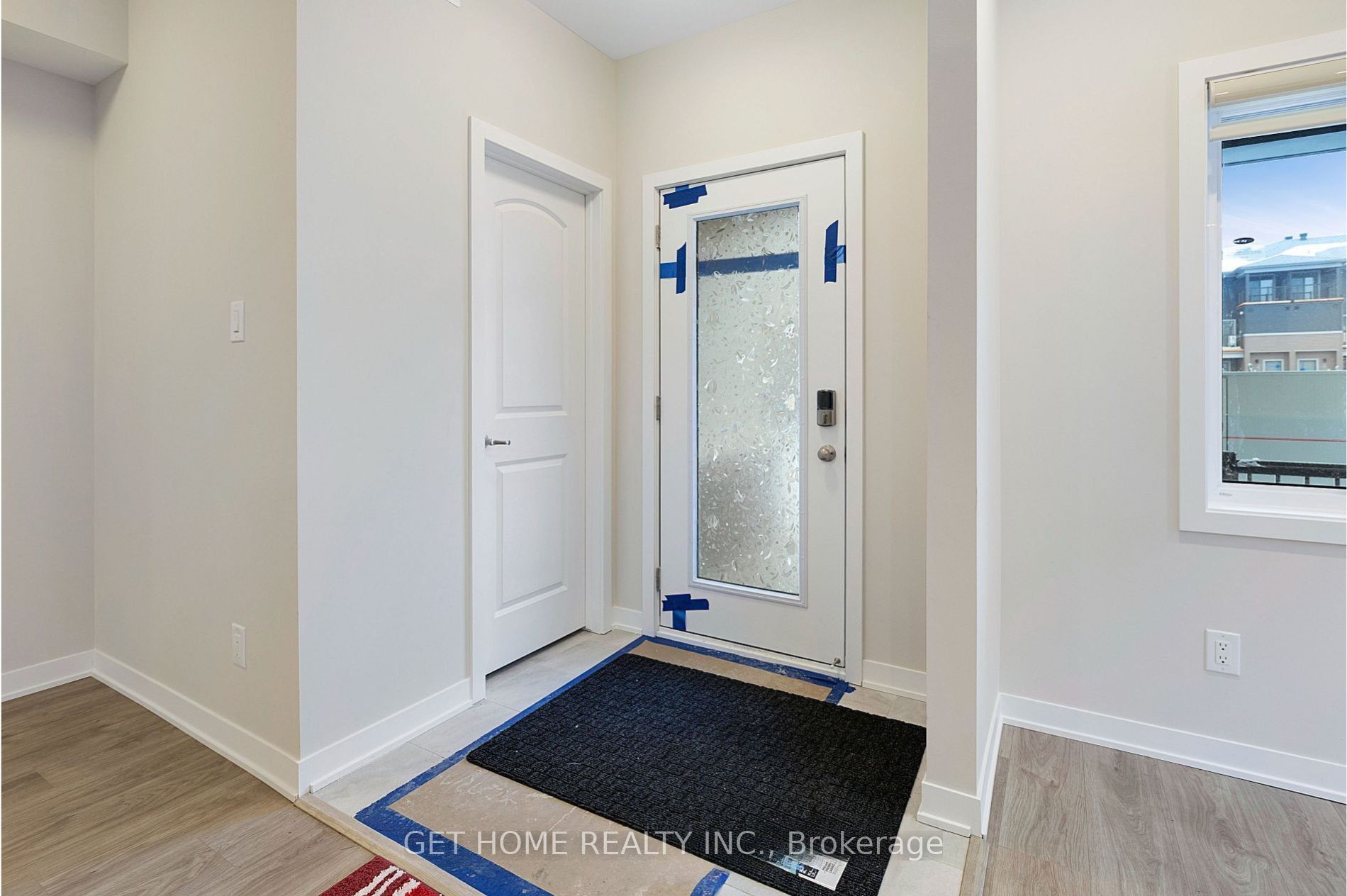 900 Parnian Private Property Photo 3