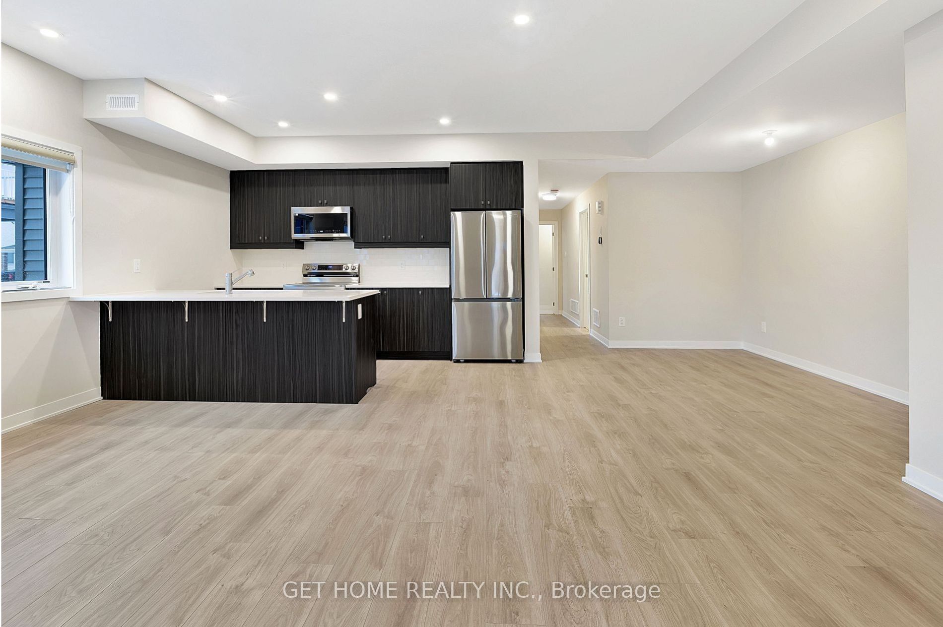 900 Parnian Private Property Photo 6