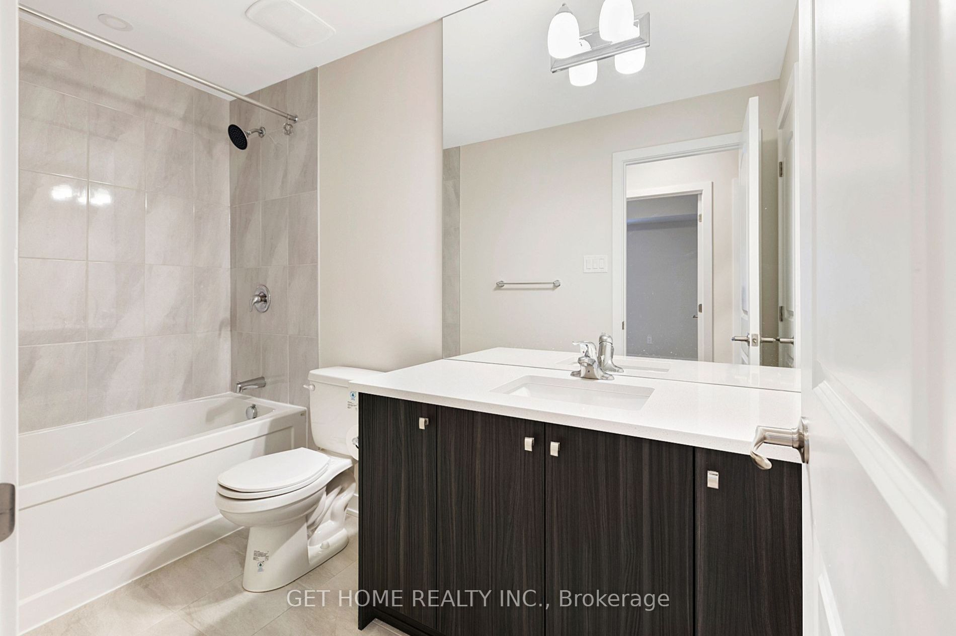900 Parnian Private Property Photo 11