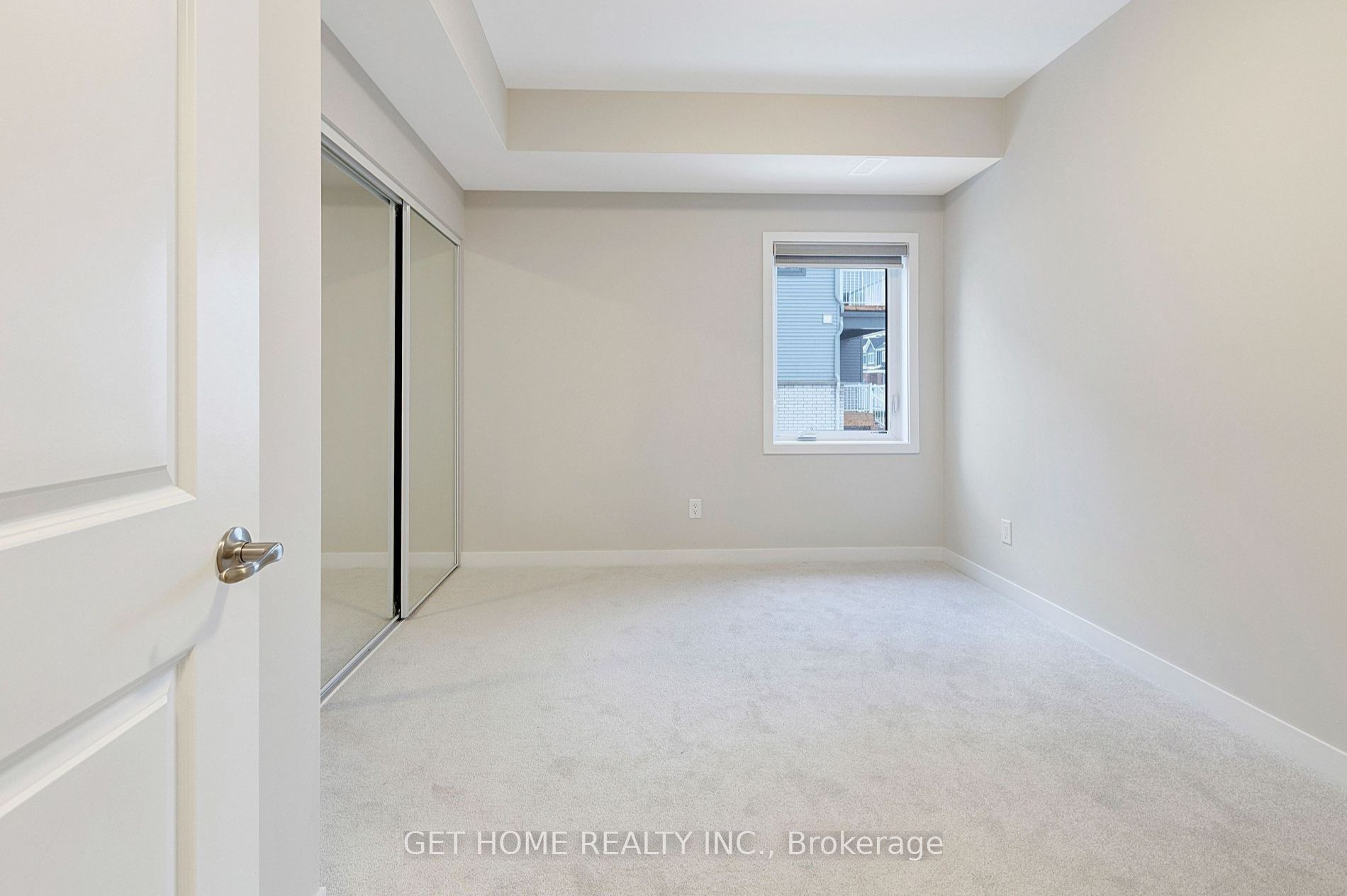 900 Parnian Private Property Photo 12