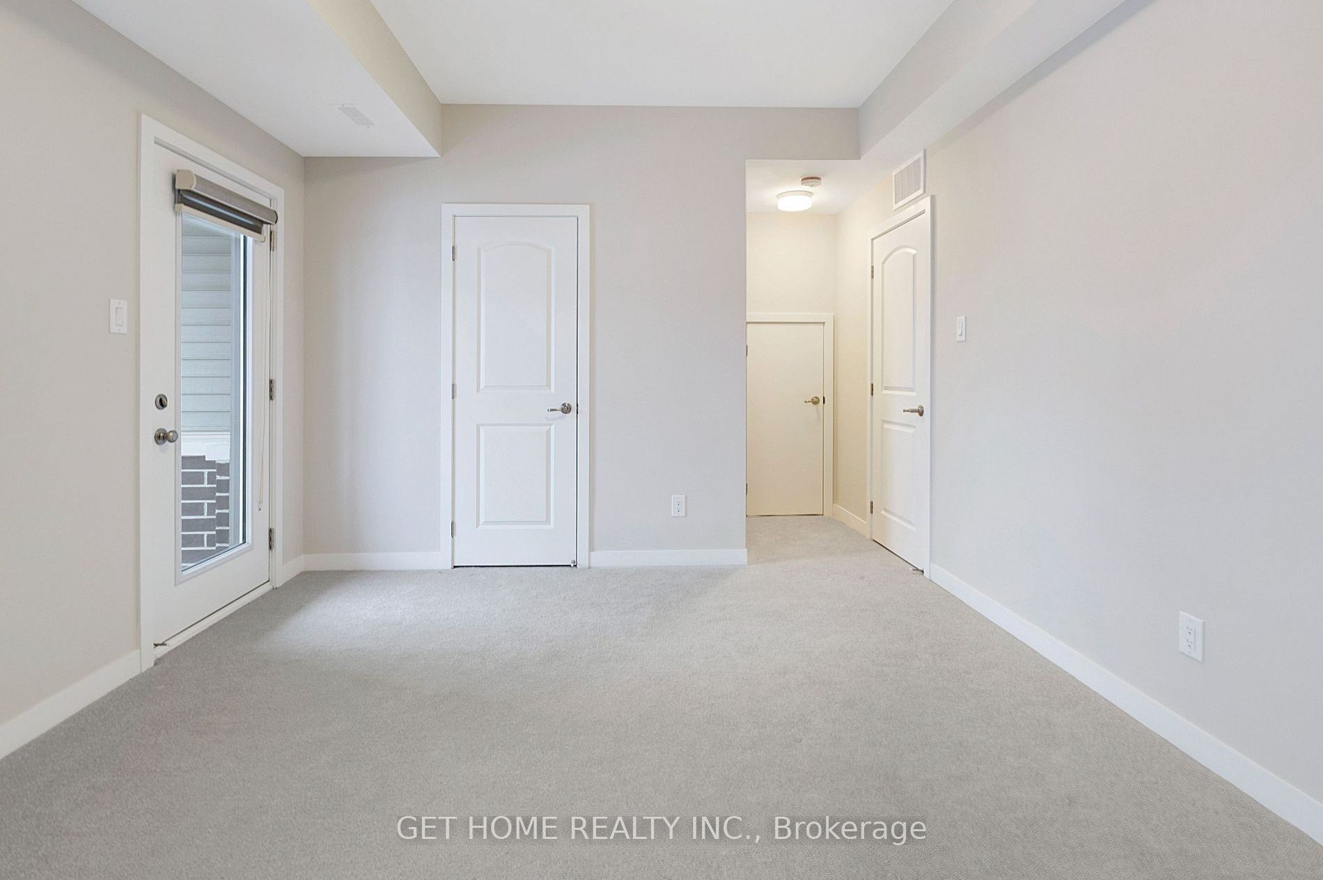 900 Parnian Private Property Photo 15