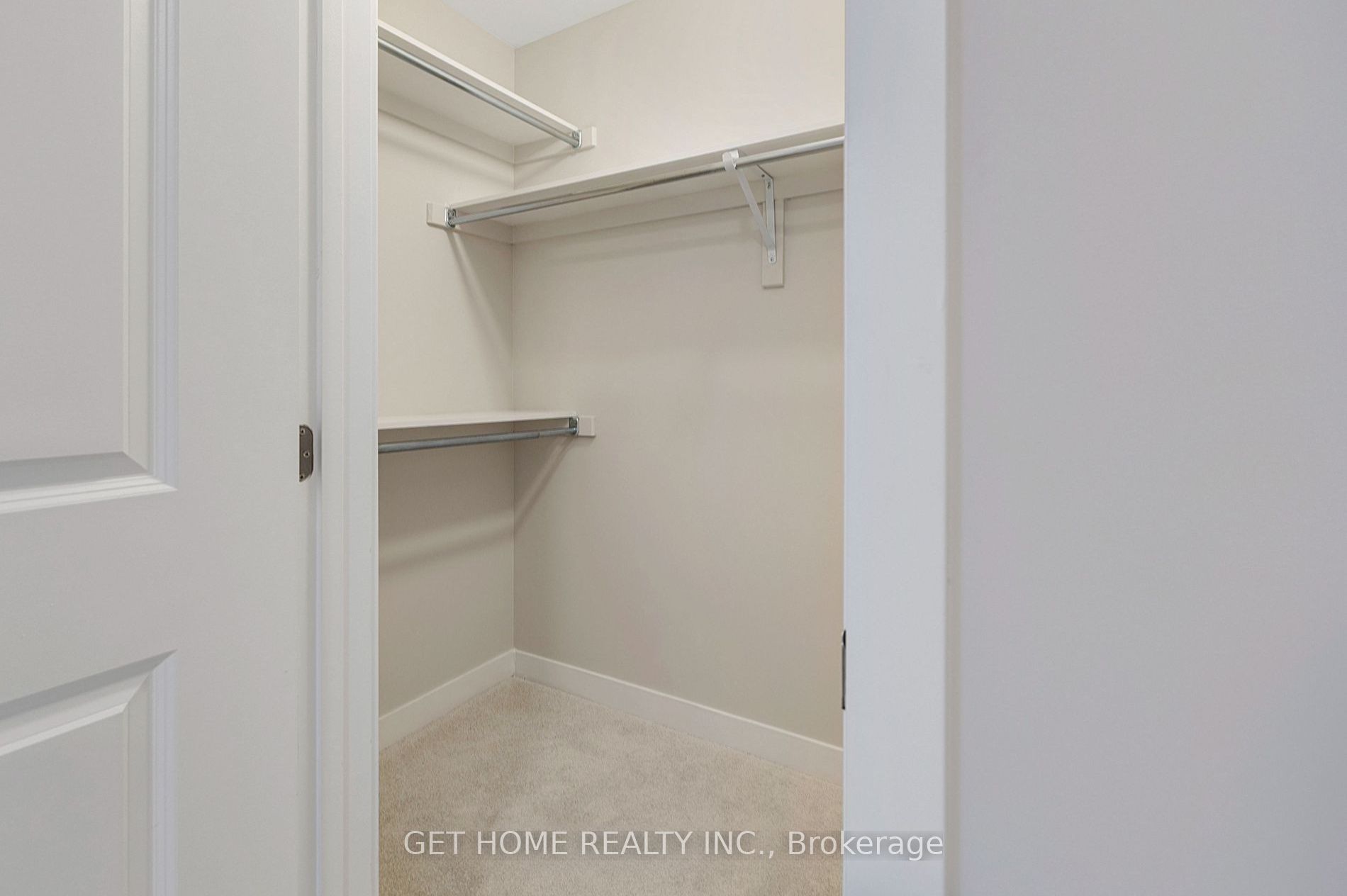 900 Parnian Private Property Photo 16