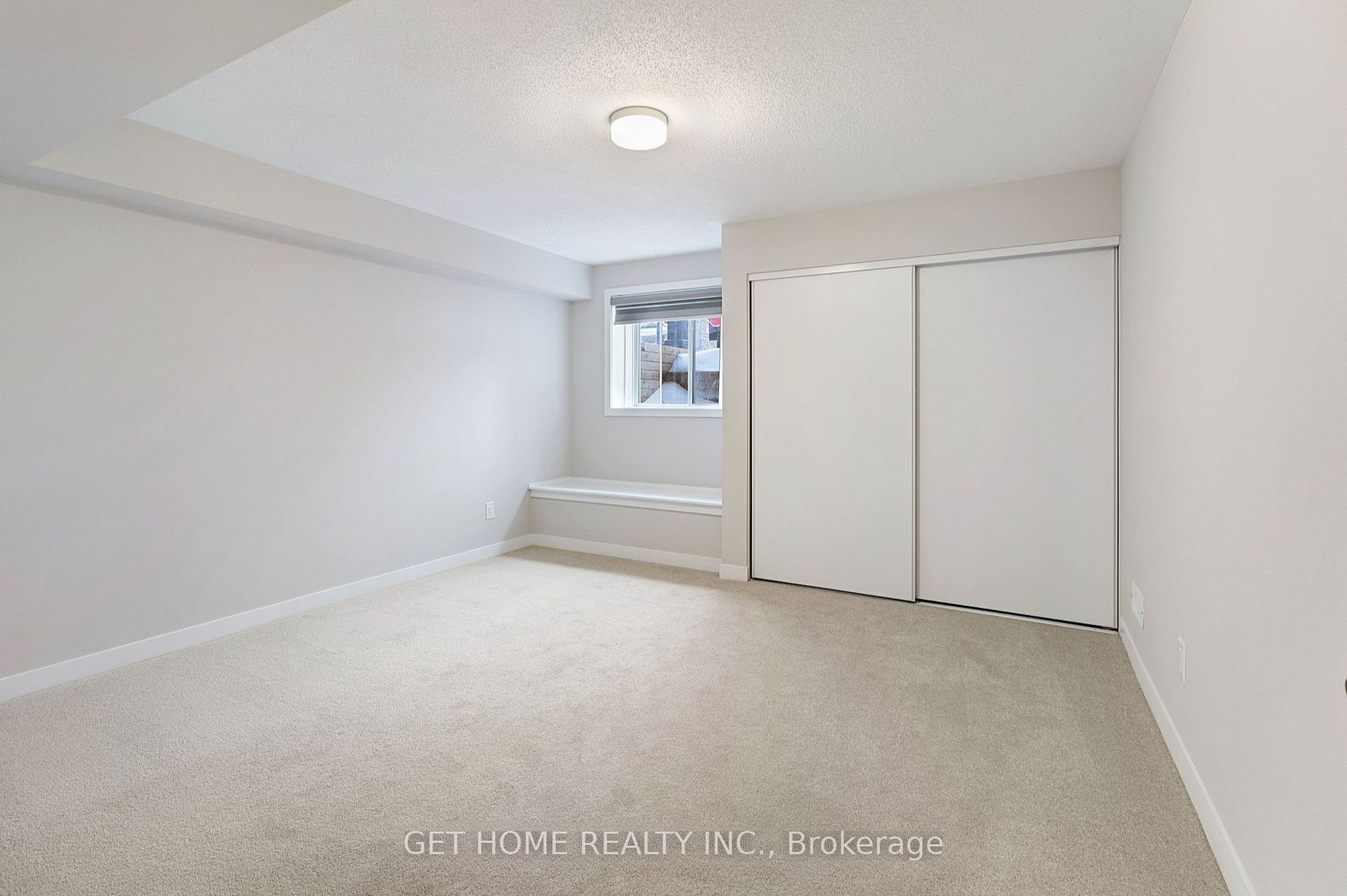 900 Parnian Private Property Photo 20