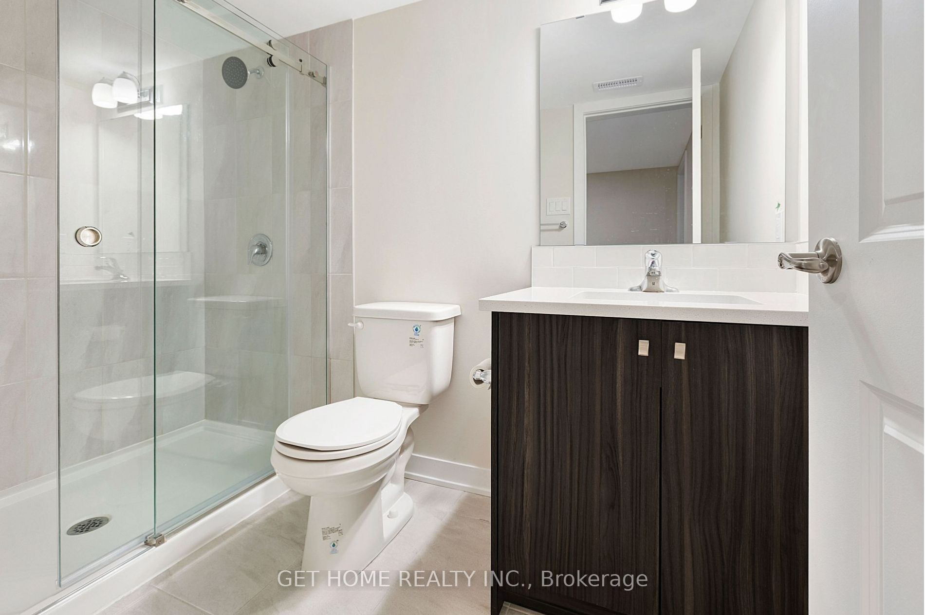 900 Parnian Private Property Photo 21