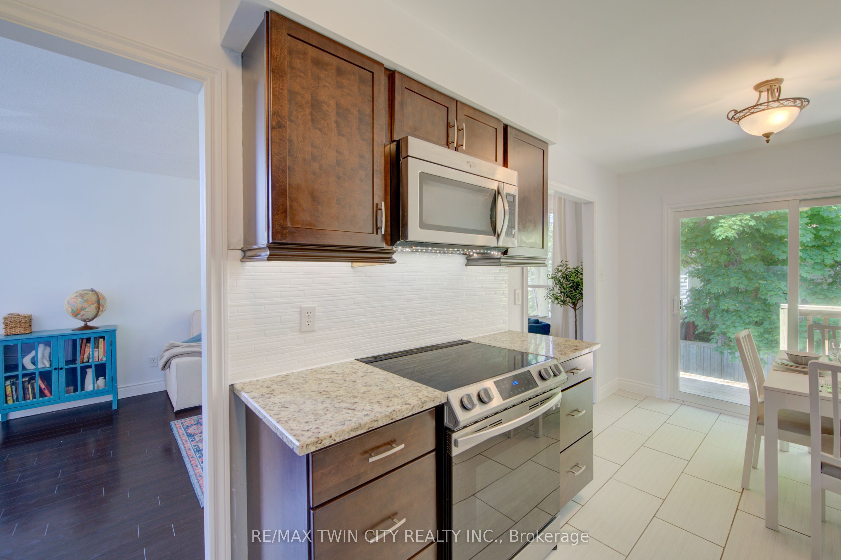 375 Holiday Inn Drive 9 Property Photo 12