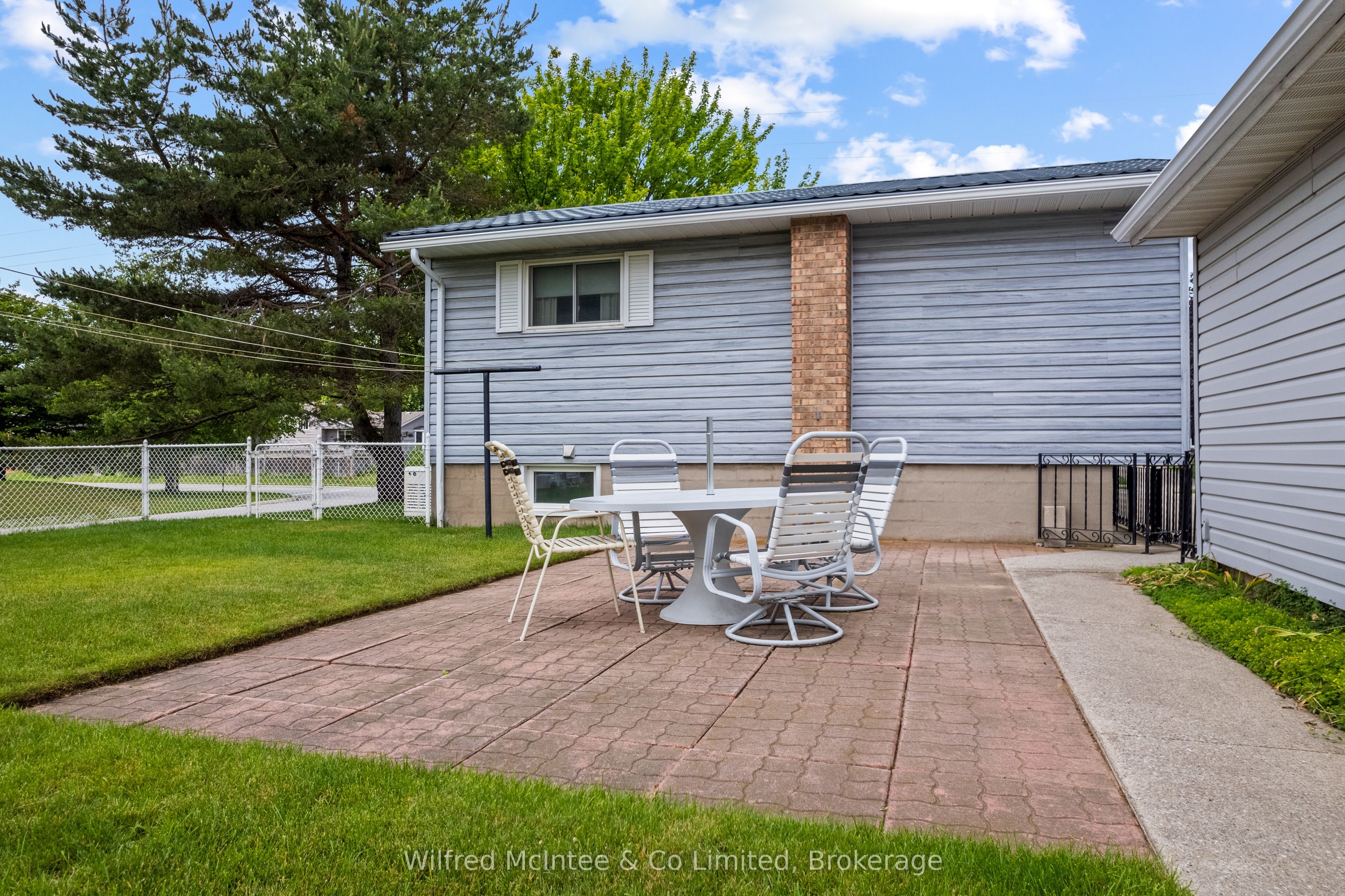 455 Bruce Street Property Photo 9