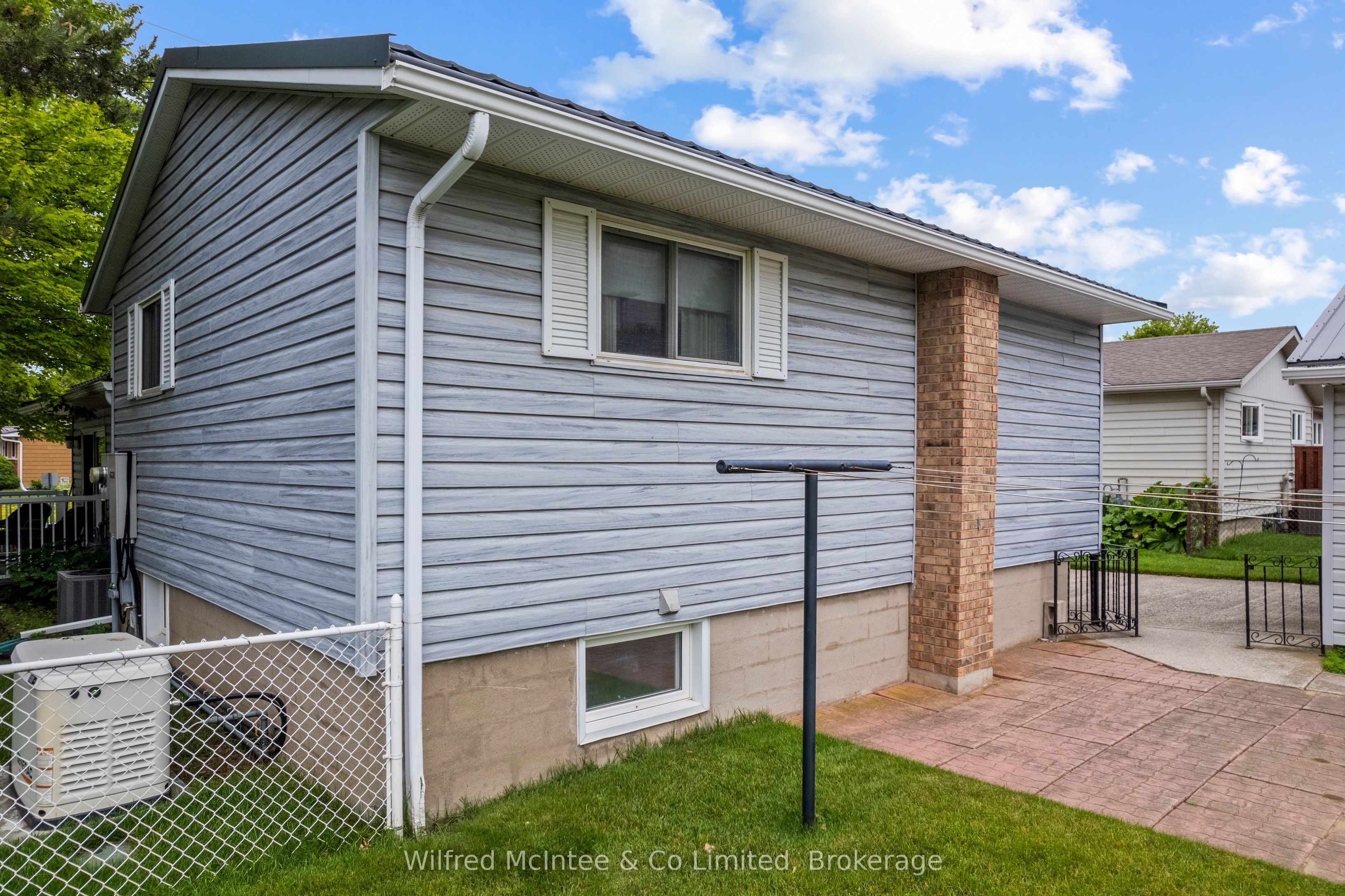 455 Bruce Street Property Photo 10