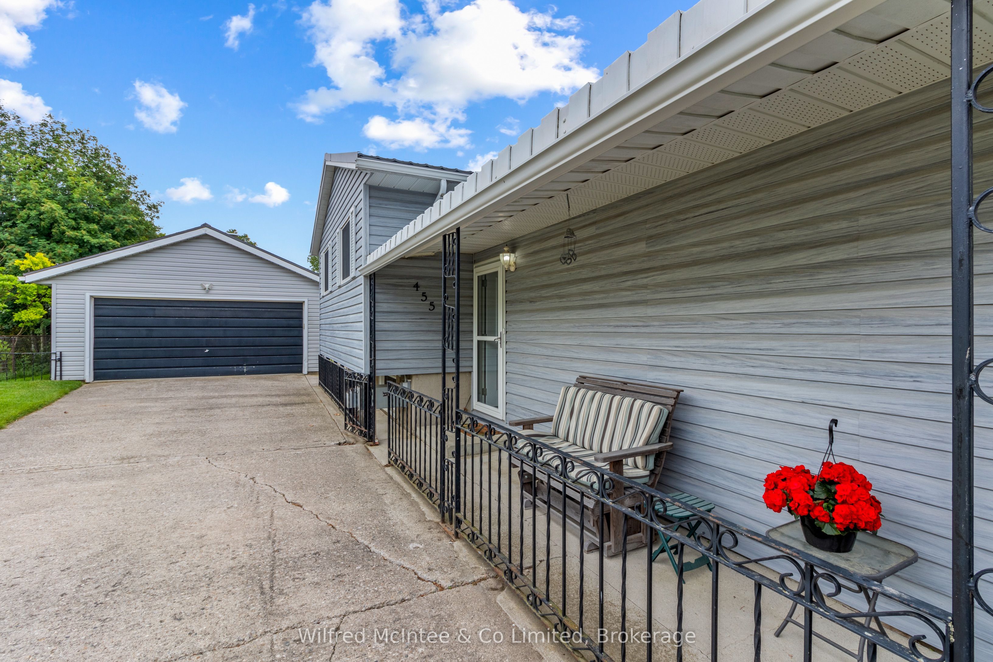 455 Bruce Street Property Photo 16