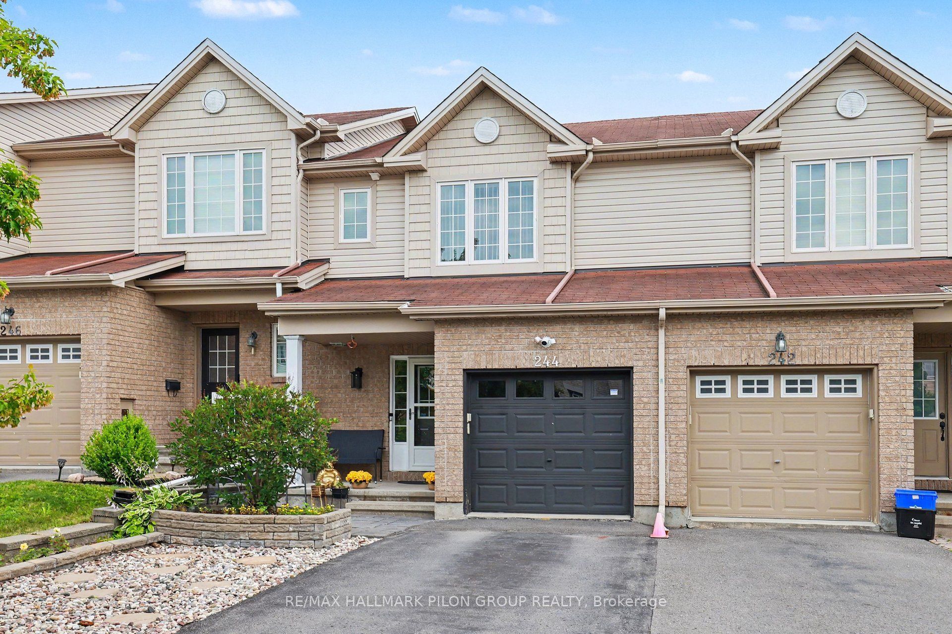 244 Rolling Meadow Crescent Property Photo 1
