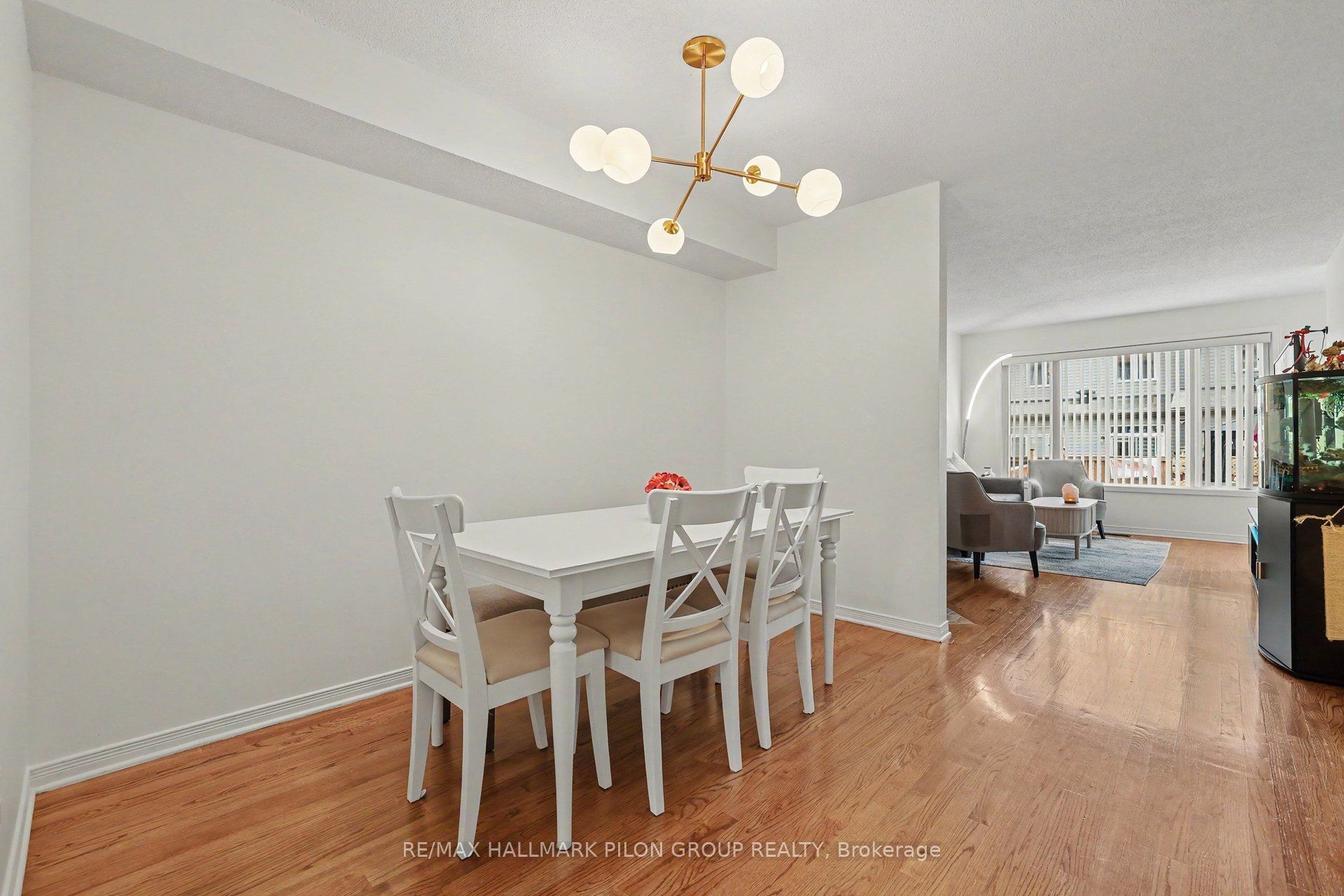 244 Rolling Meadow Crescent Property Photo 7