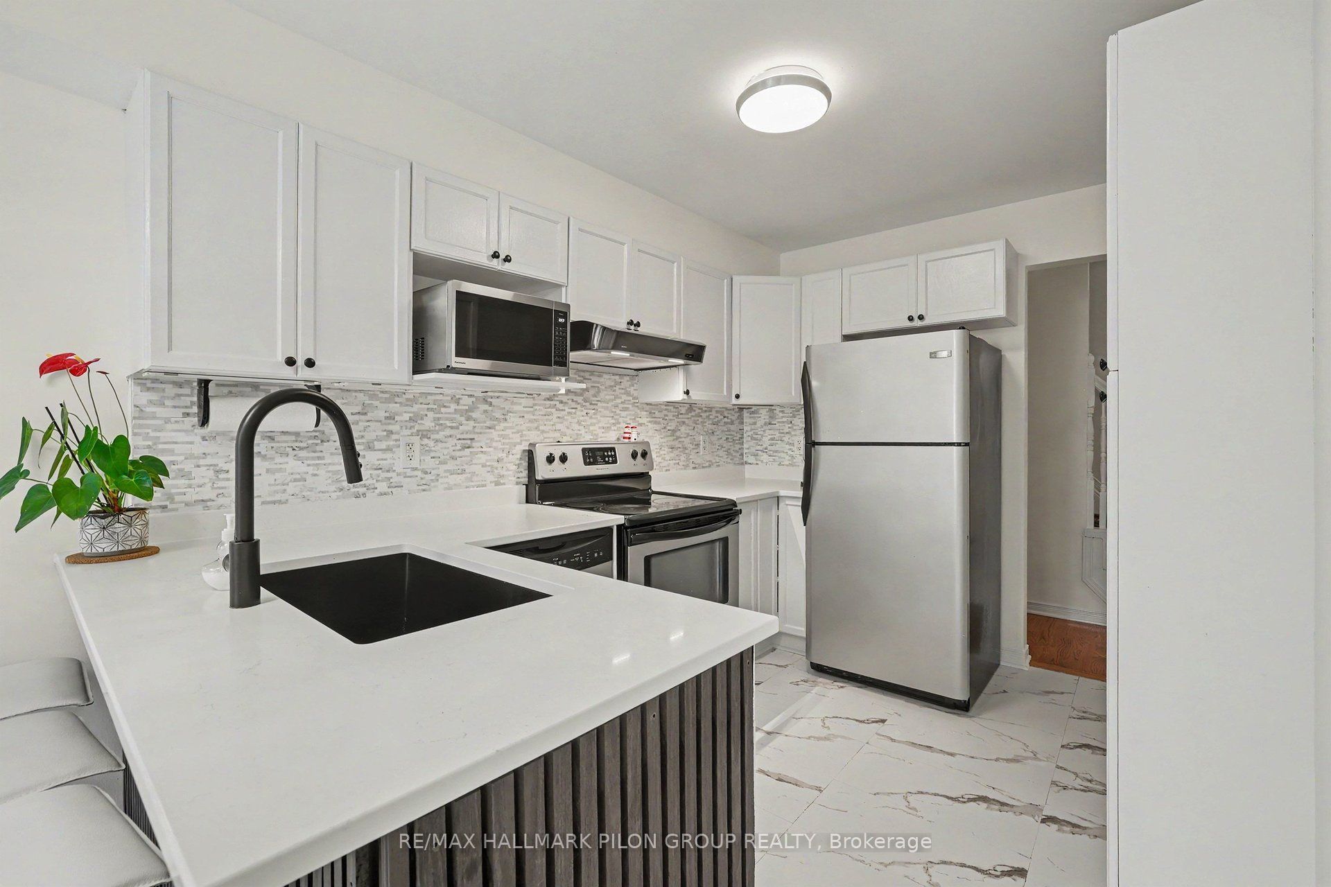 244 Rolling Meadow Crescent Property Photo 8