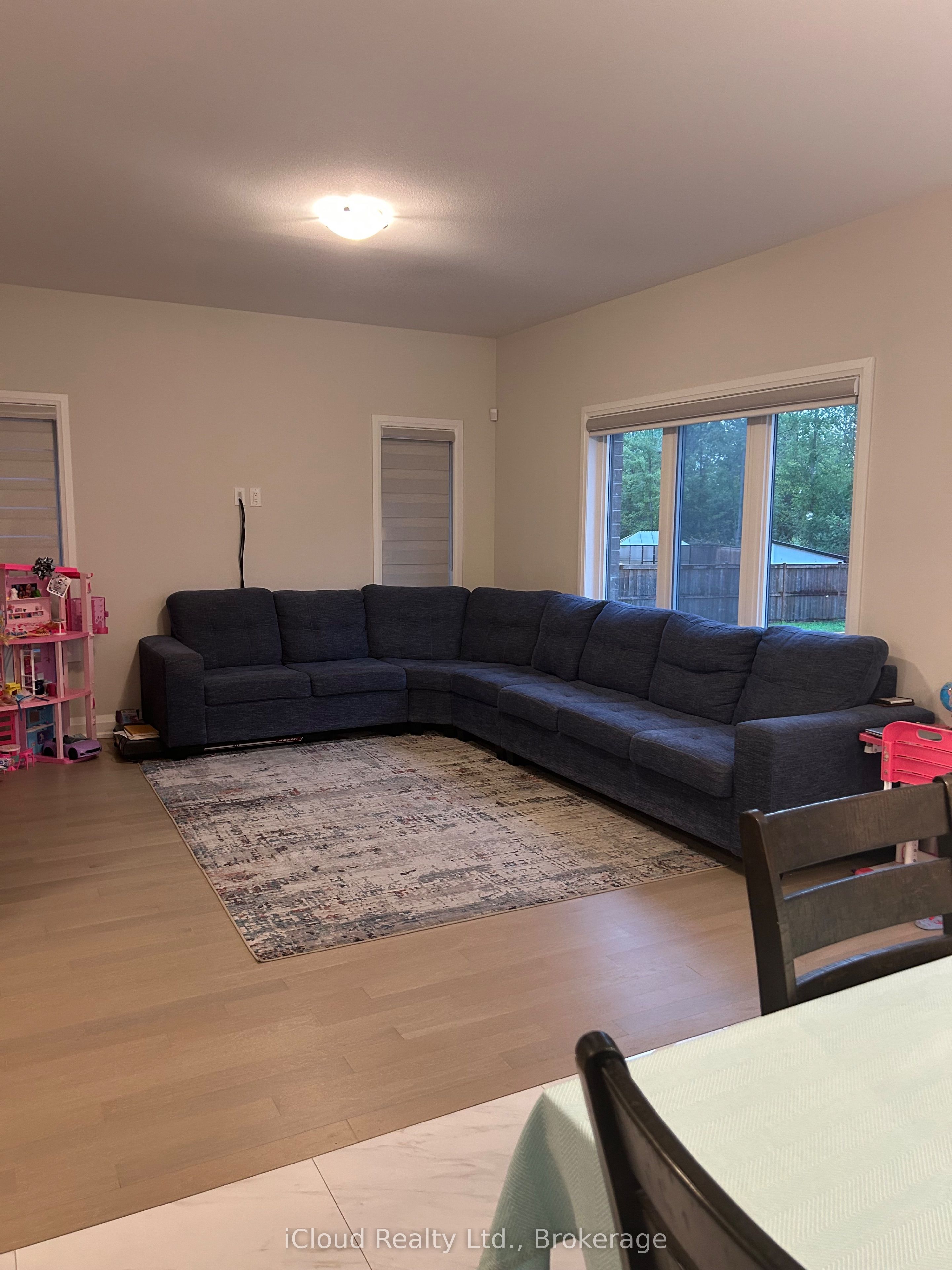 9306 White Oak Avenue Upper Property Photo 2