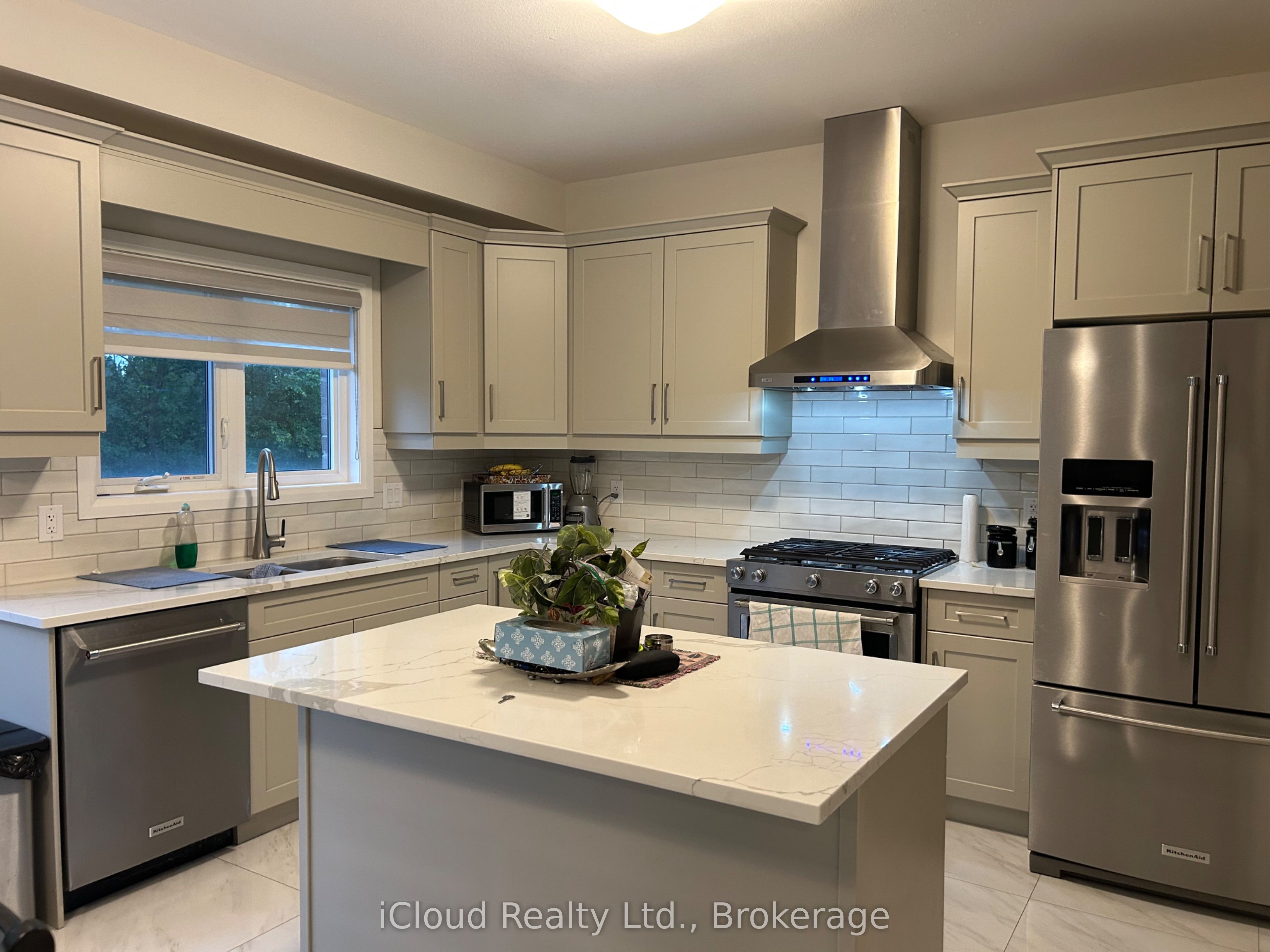 9306 White Oak Avenue Upper Property Photo 12