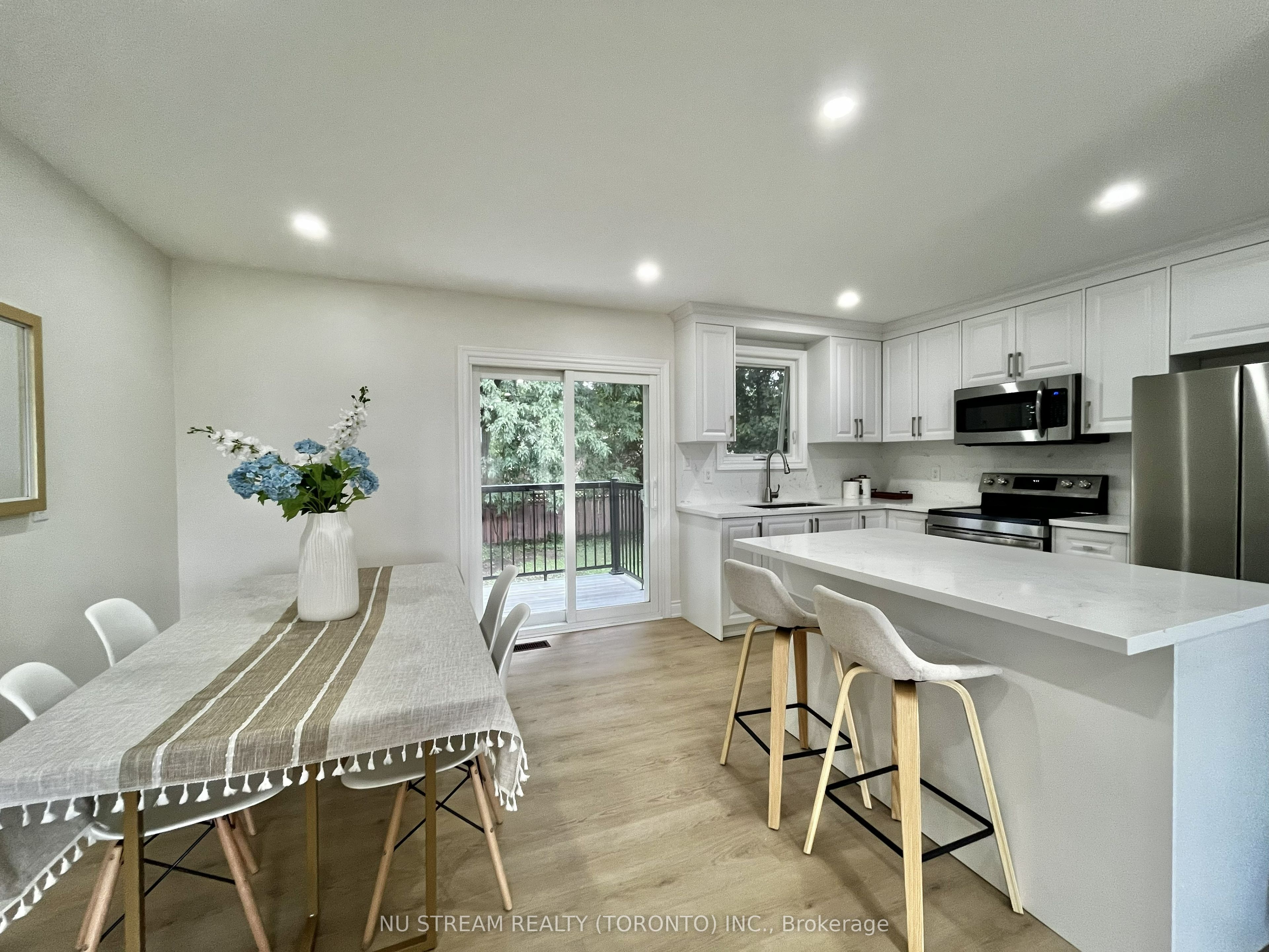 297 Toll Gate Boulevard Property Photo 3