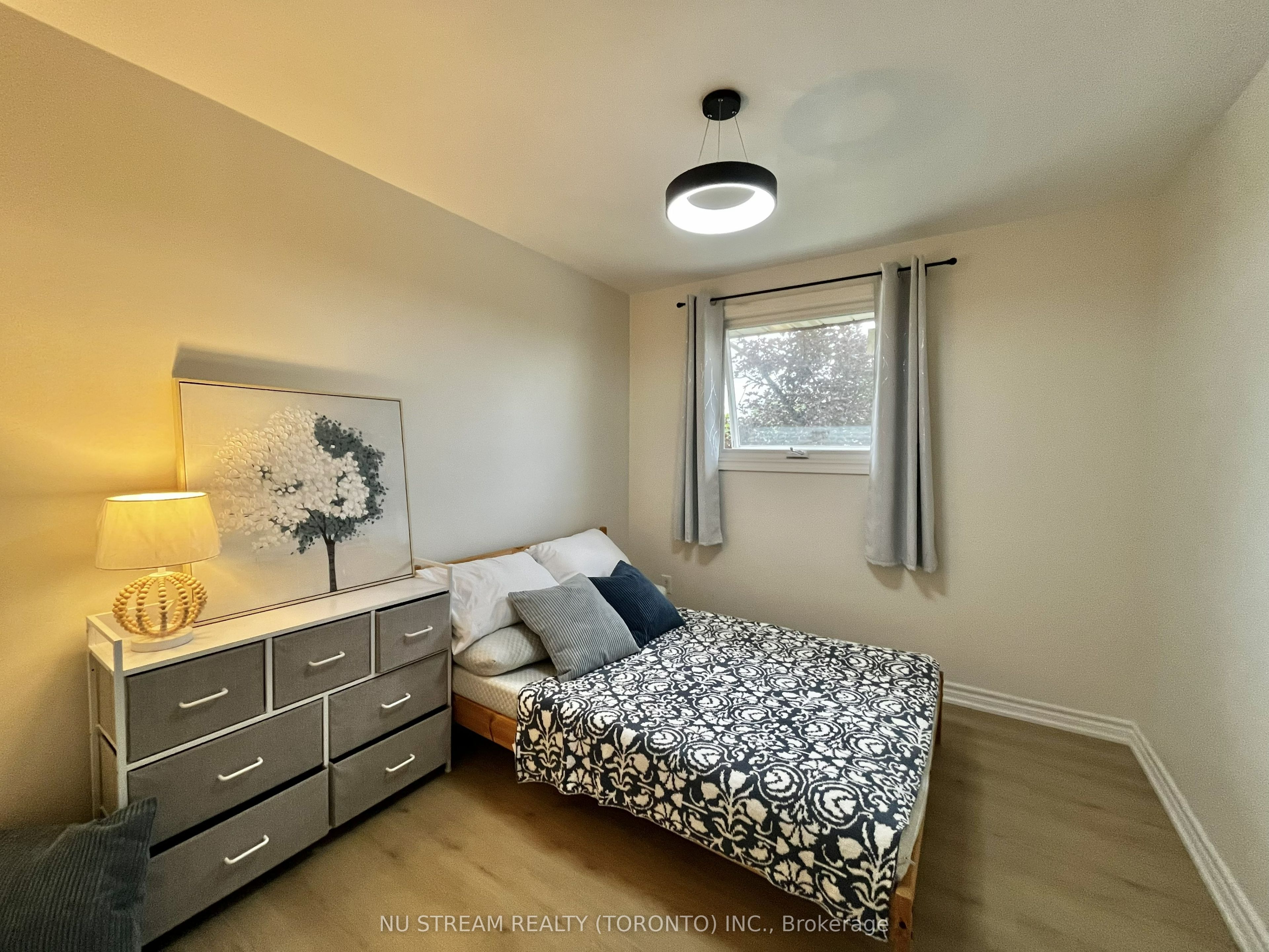 297 Toll Gate Boulevard Property Photo 8