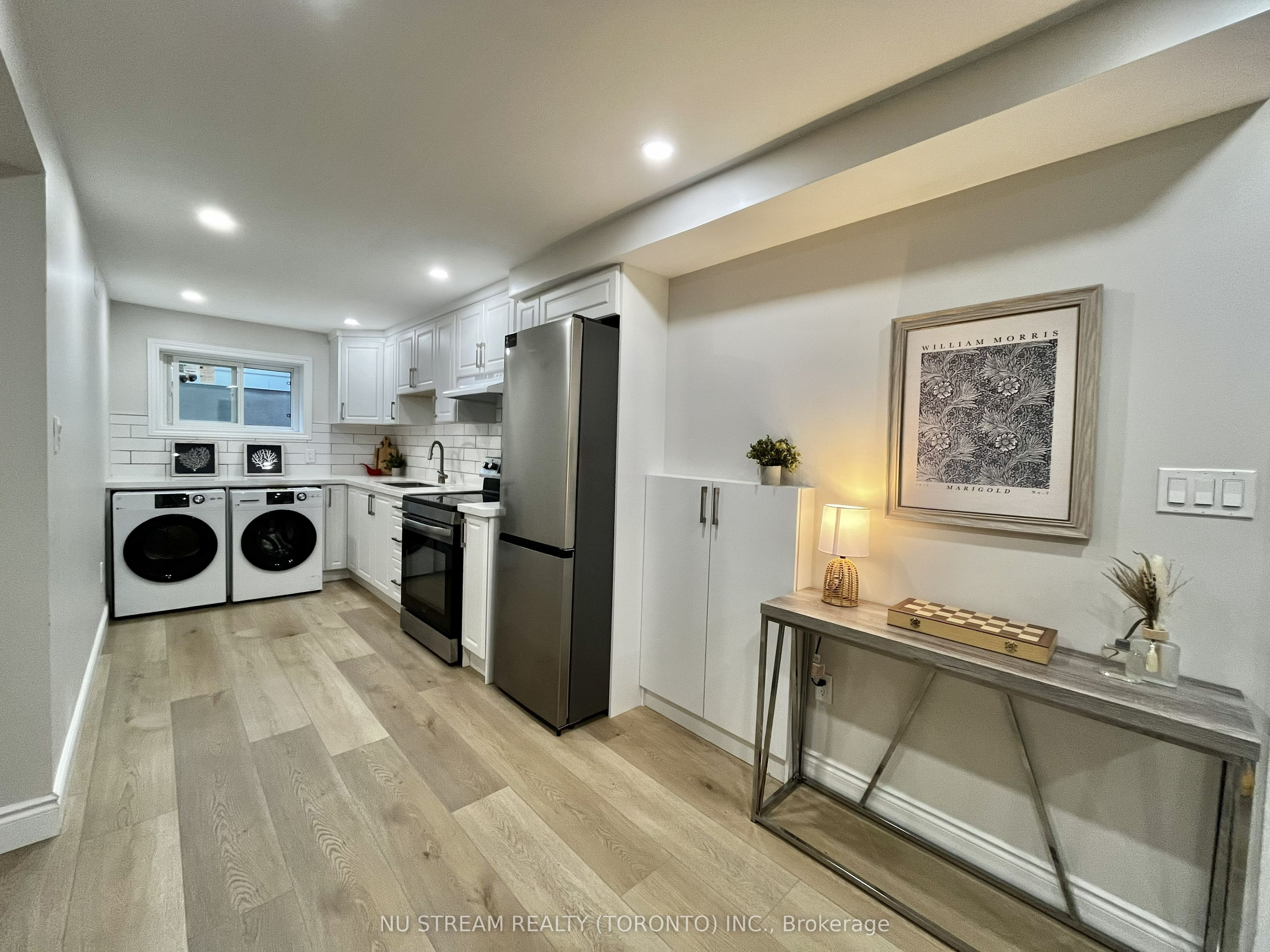 297 Toll Gate Boulevard Property Photo 13