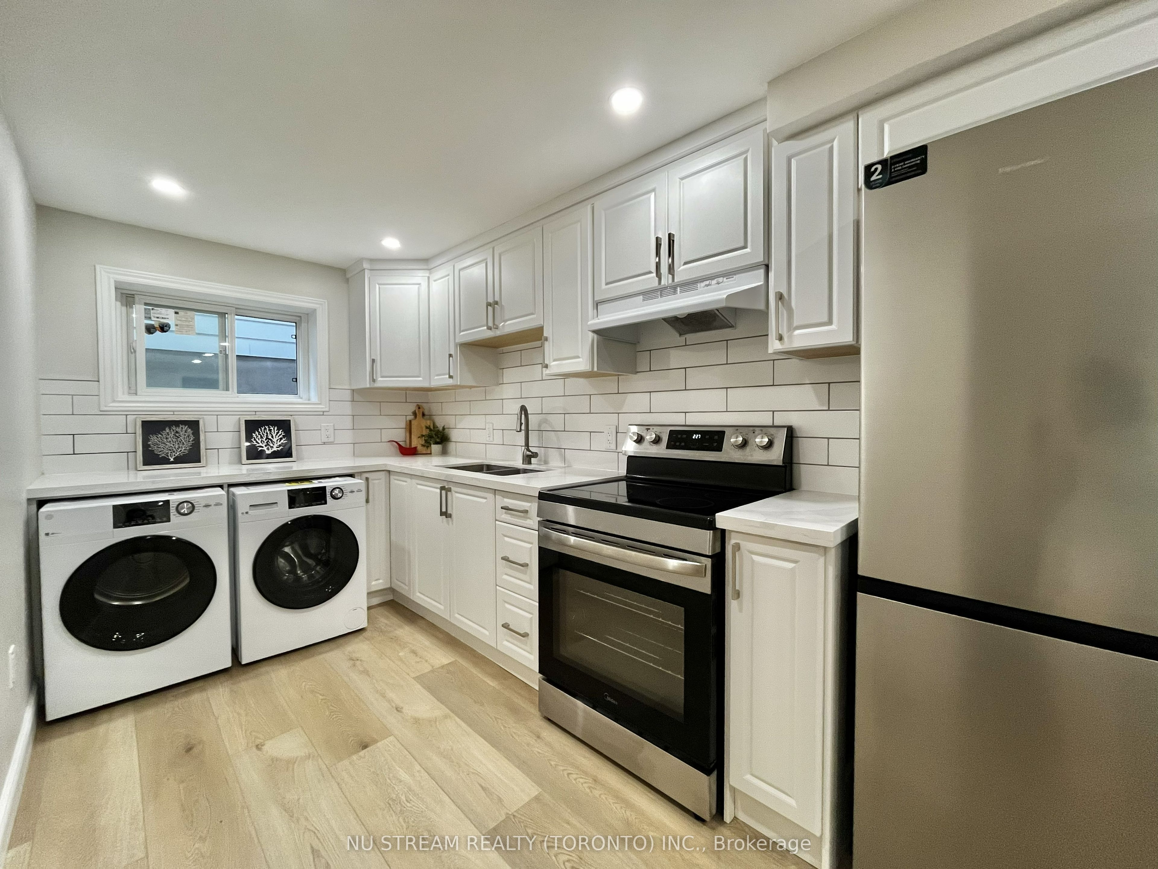 297 Toll Gate Boulevard Property Photo 14