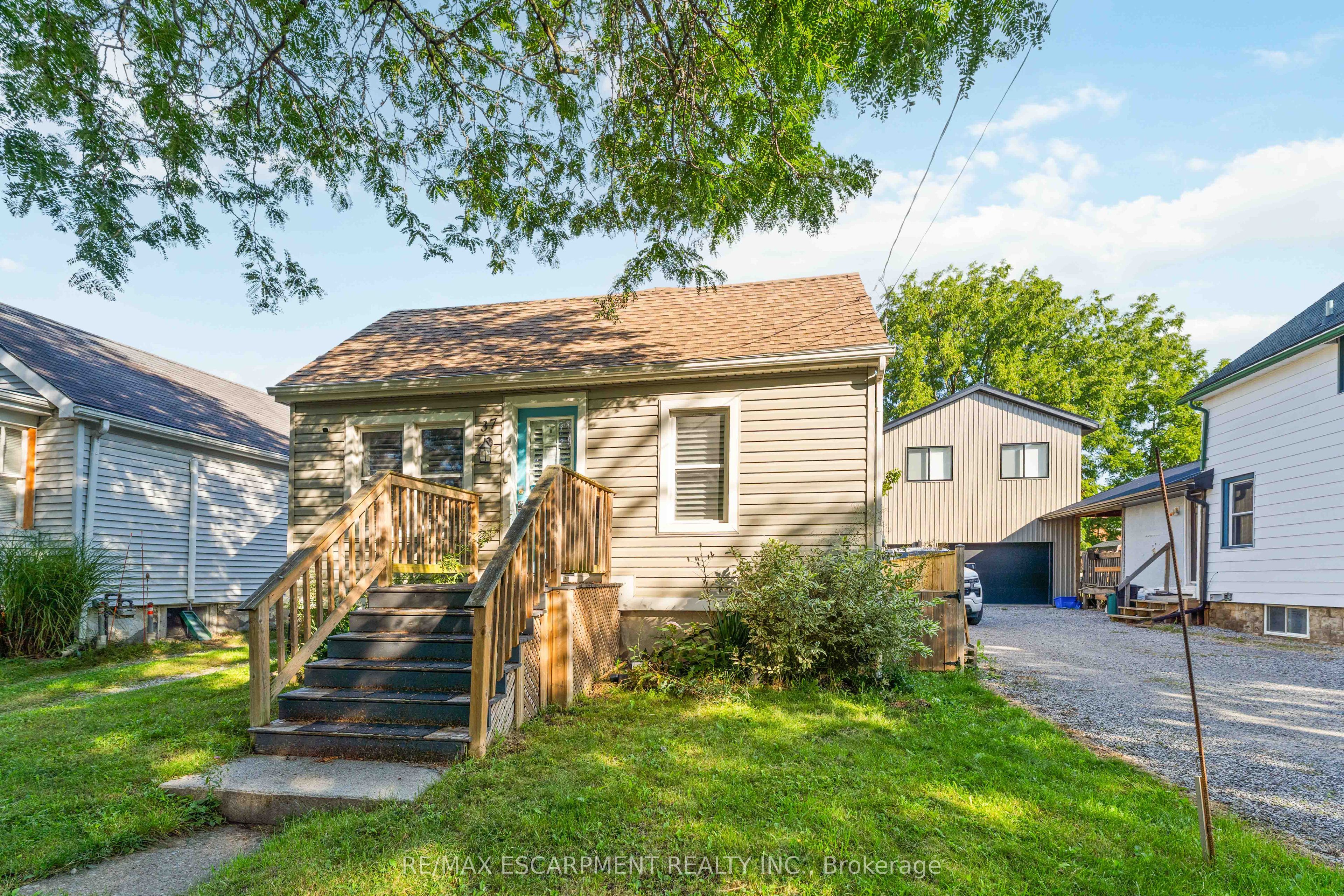 37 Maplecrest Avenue Property Photo 1