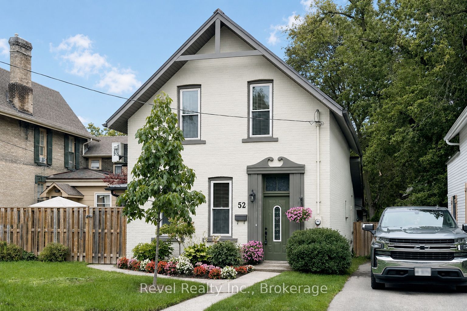 52 Cambridge Street N Property Photo 1
