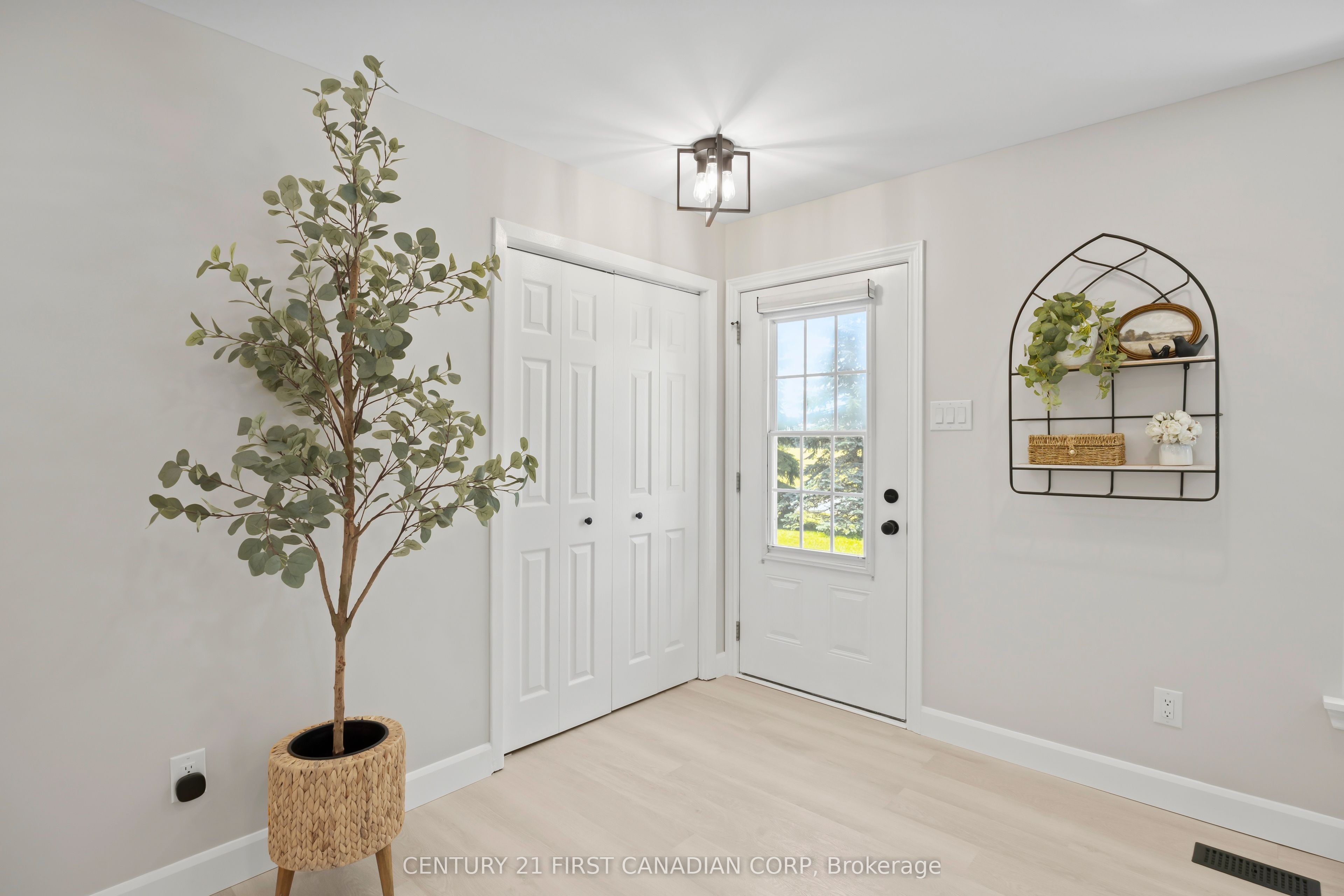 34314 Denfield Road Property Photo 6
