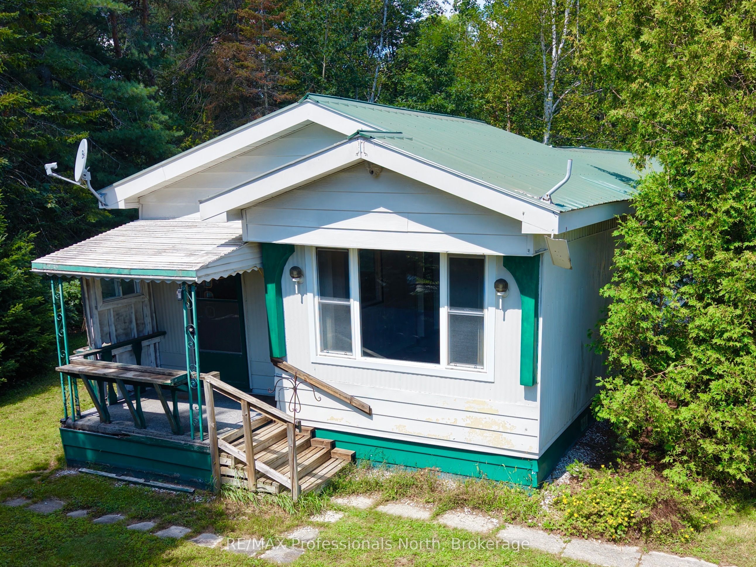 1053 Seventh Lane Property Photo 3