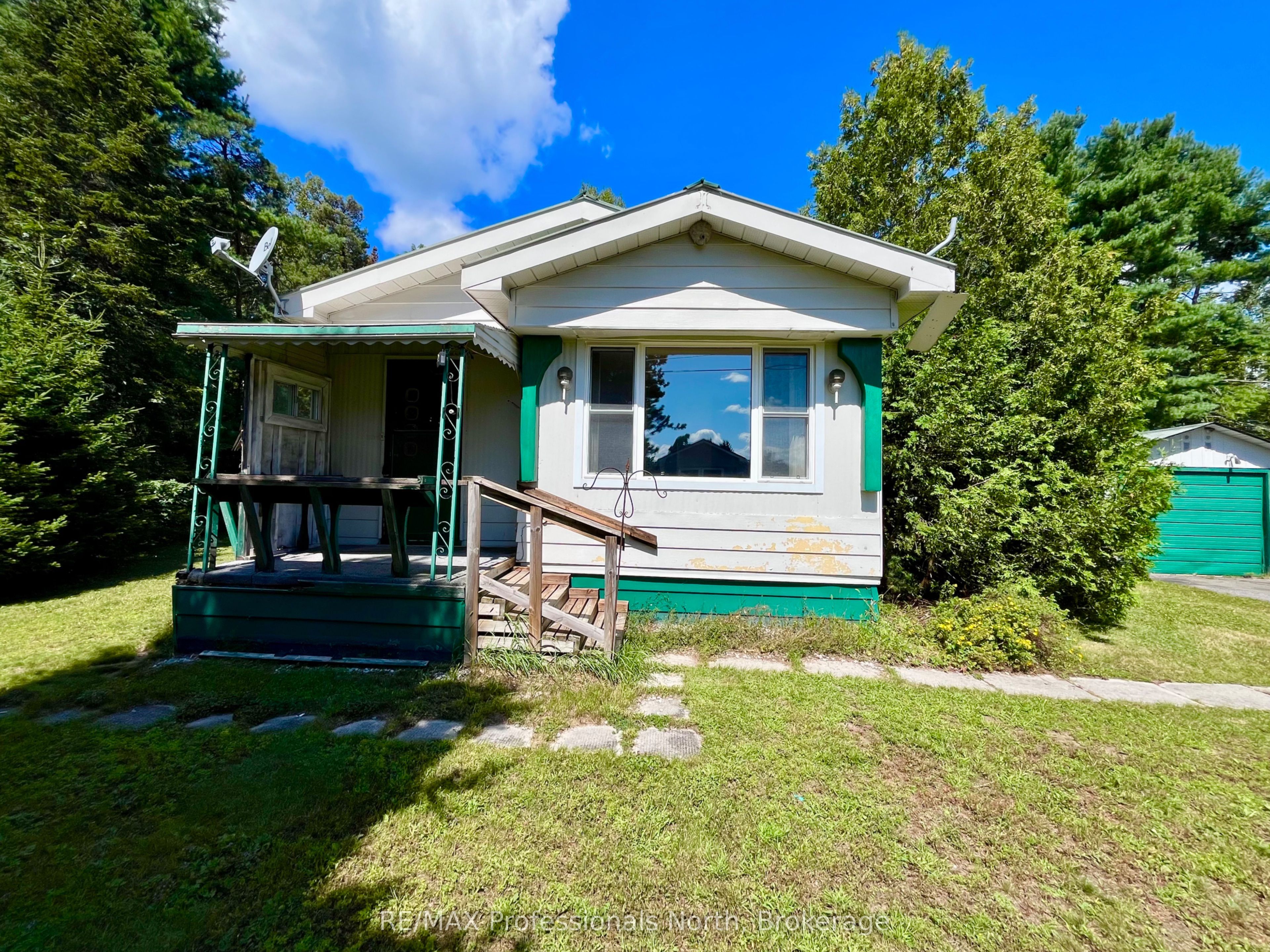 1053 Seventh Lane Property Photo 4