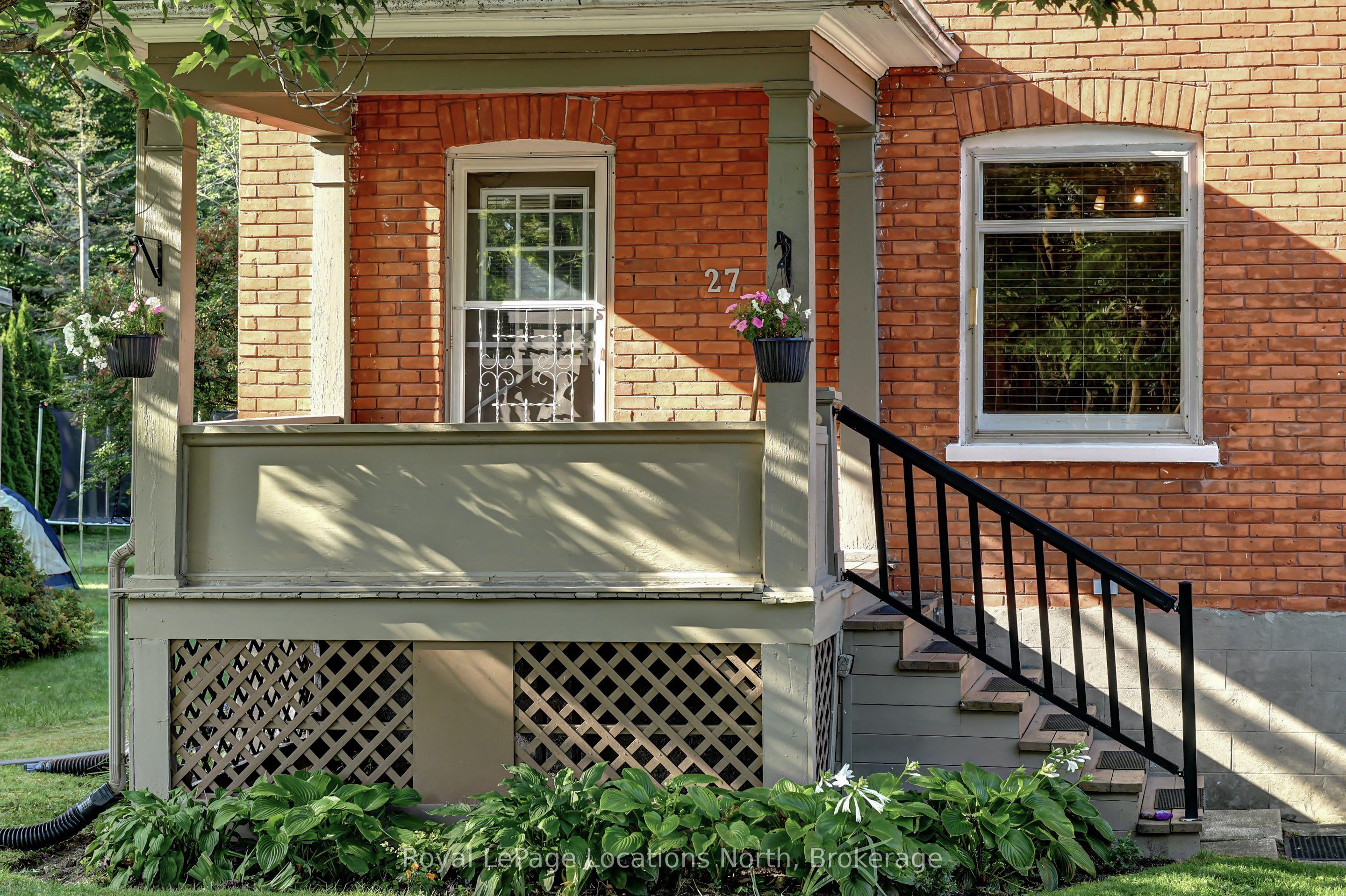 27 Edwin Street E Property Photo 2