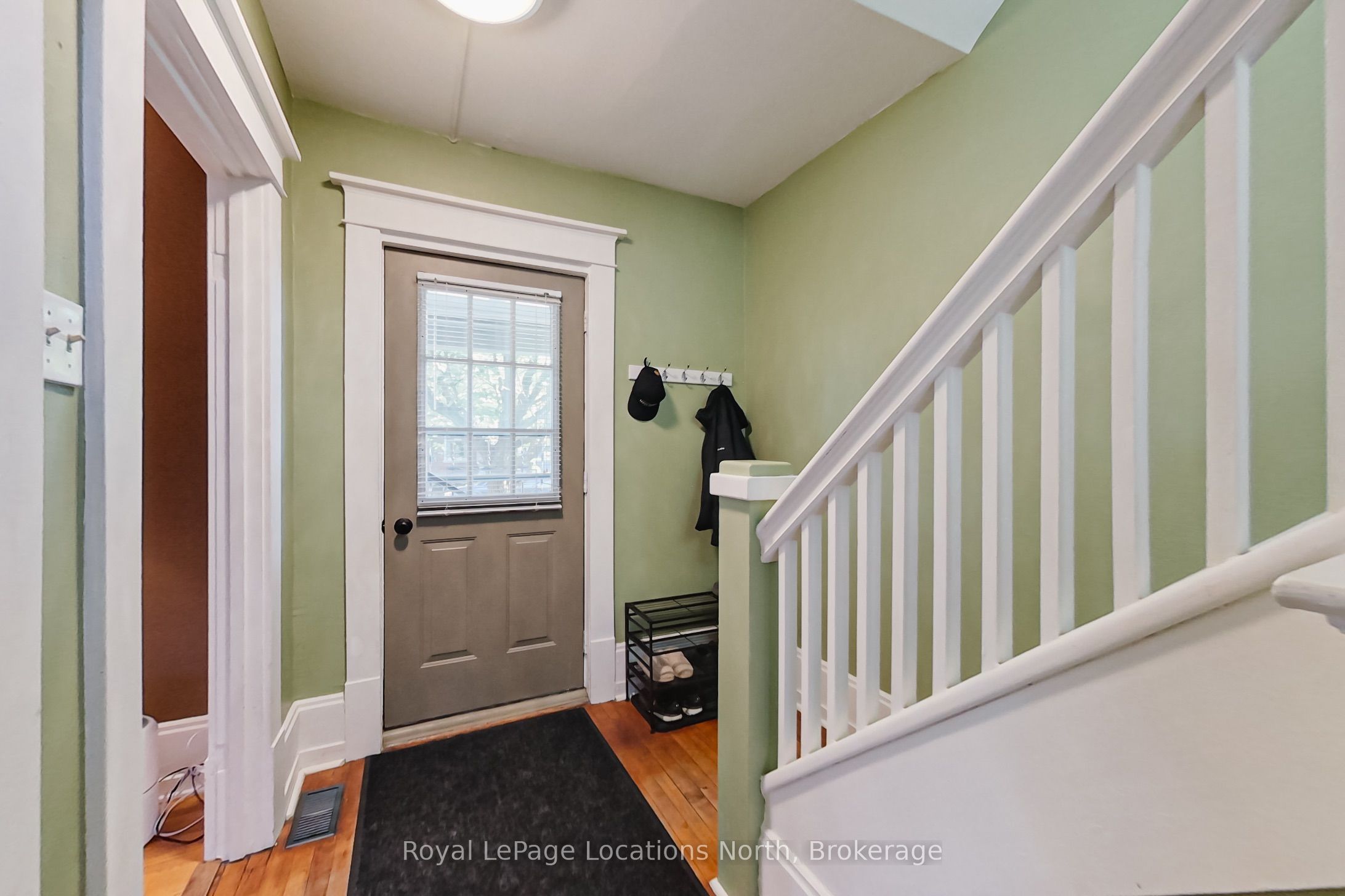 27 Edwin Street E Property Photo 4