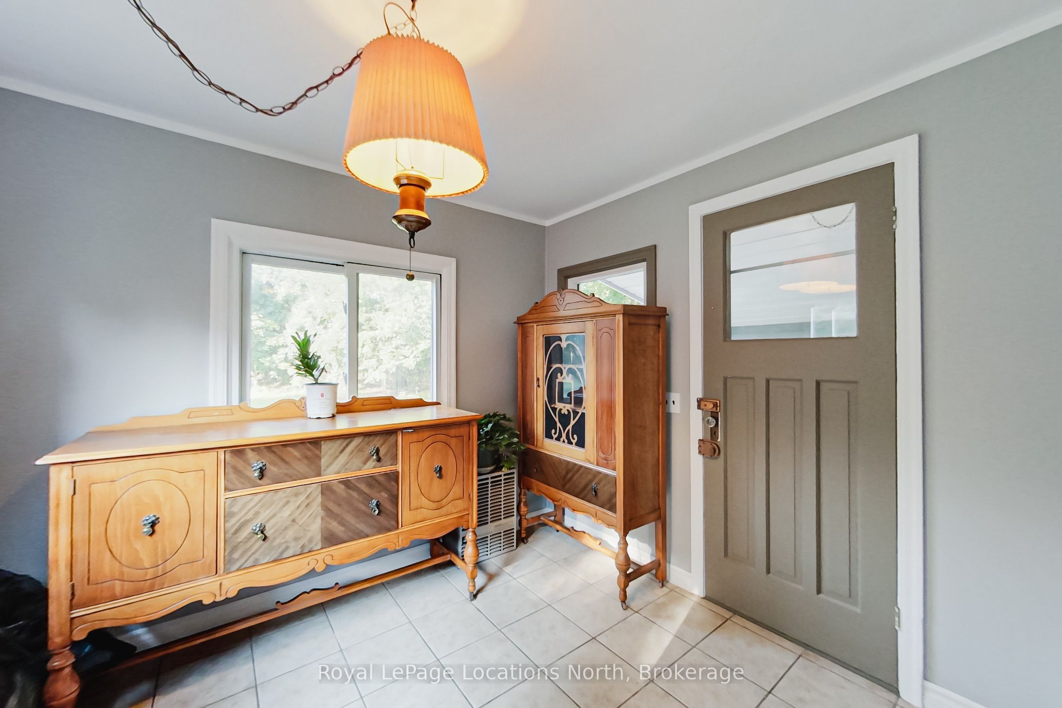 27 Edwin Street E Property Photo 11