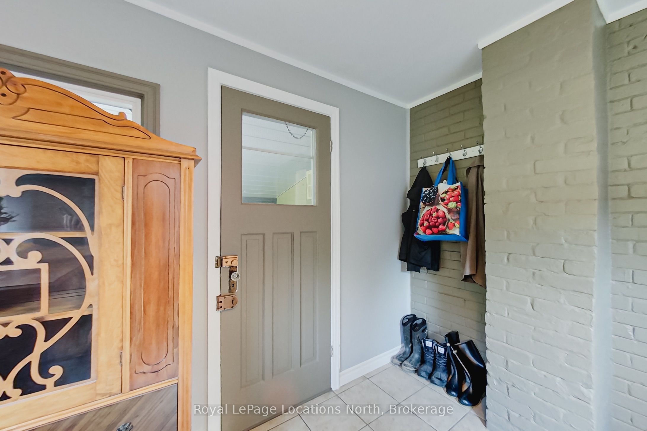 27 Edwin Street E Property Photo 12